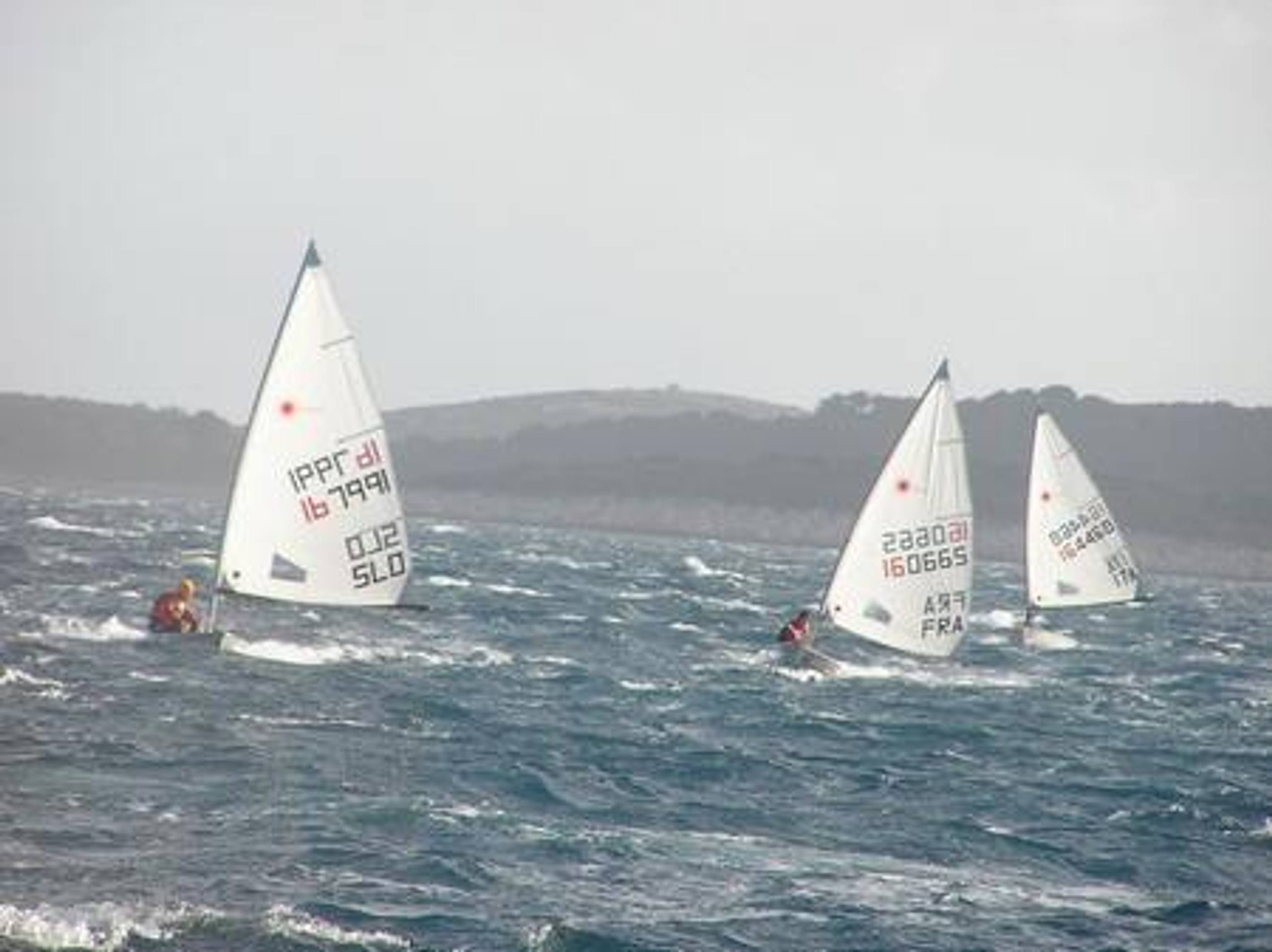 27. Međunarodna novogodišnja regata, Hvar, prosinac 2003. — fotografija 72 od 100