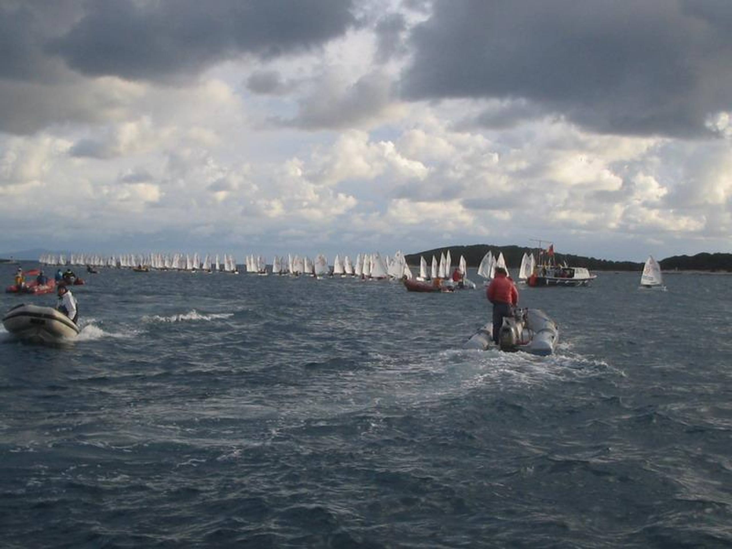 28. Međunarodna novogodišnja regata, Hvar, prosinac 2004. — fotografija 6 od 105