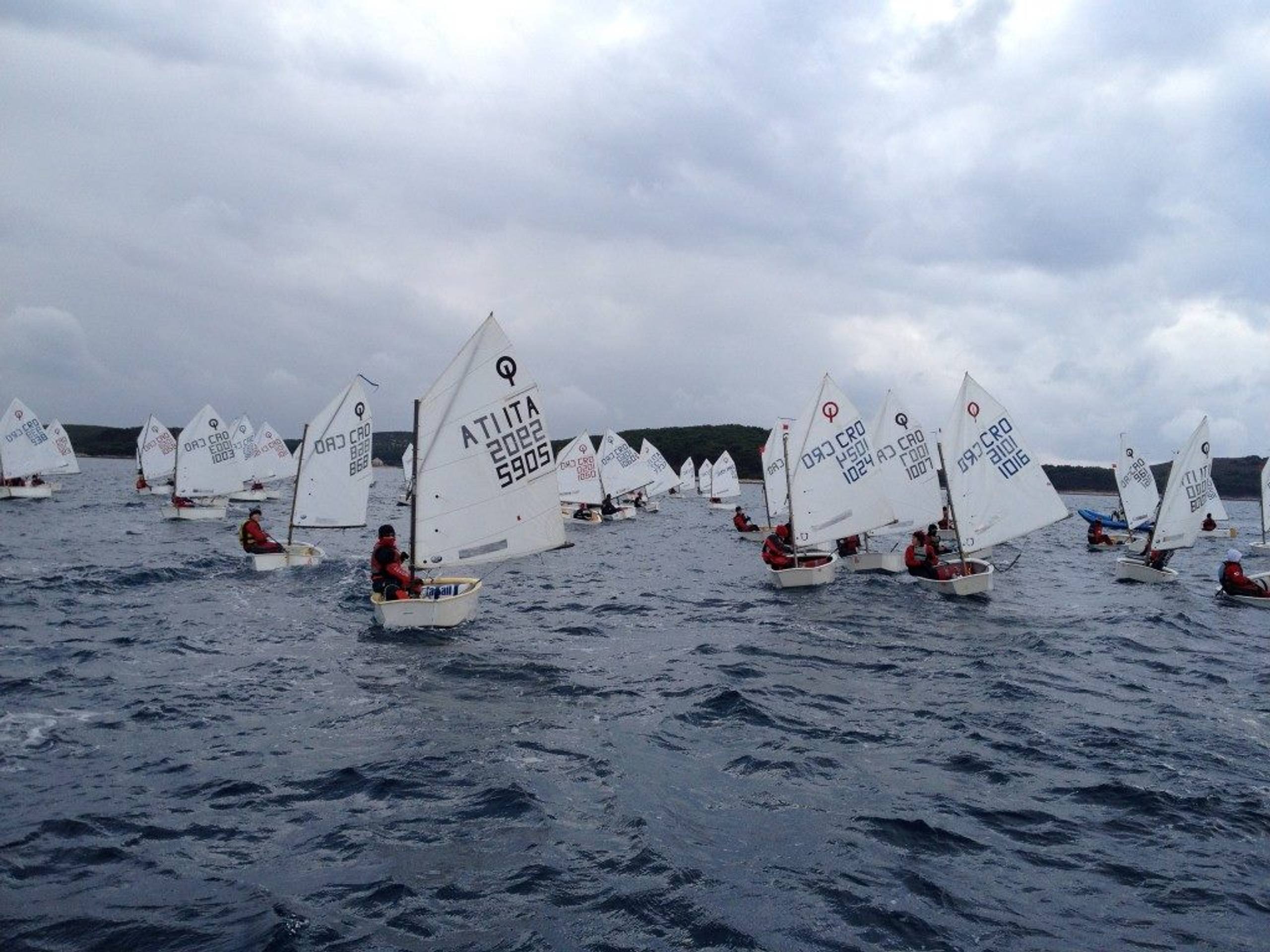 35. Međunarodna novogodišnja regata, Hvar, prosinac 2011. — fotografija 12 od 50