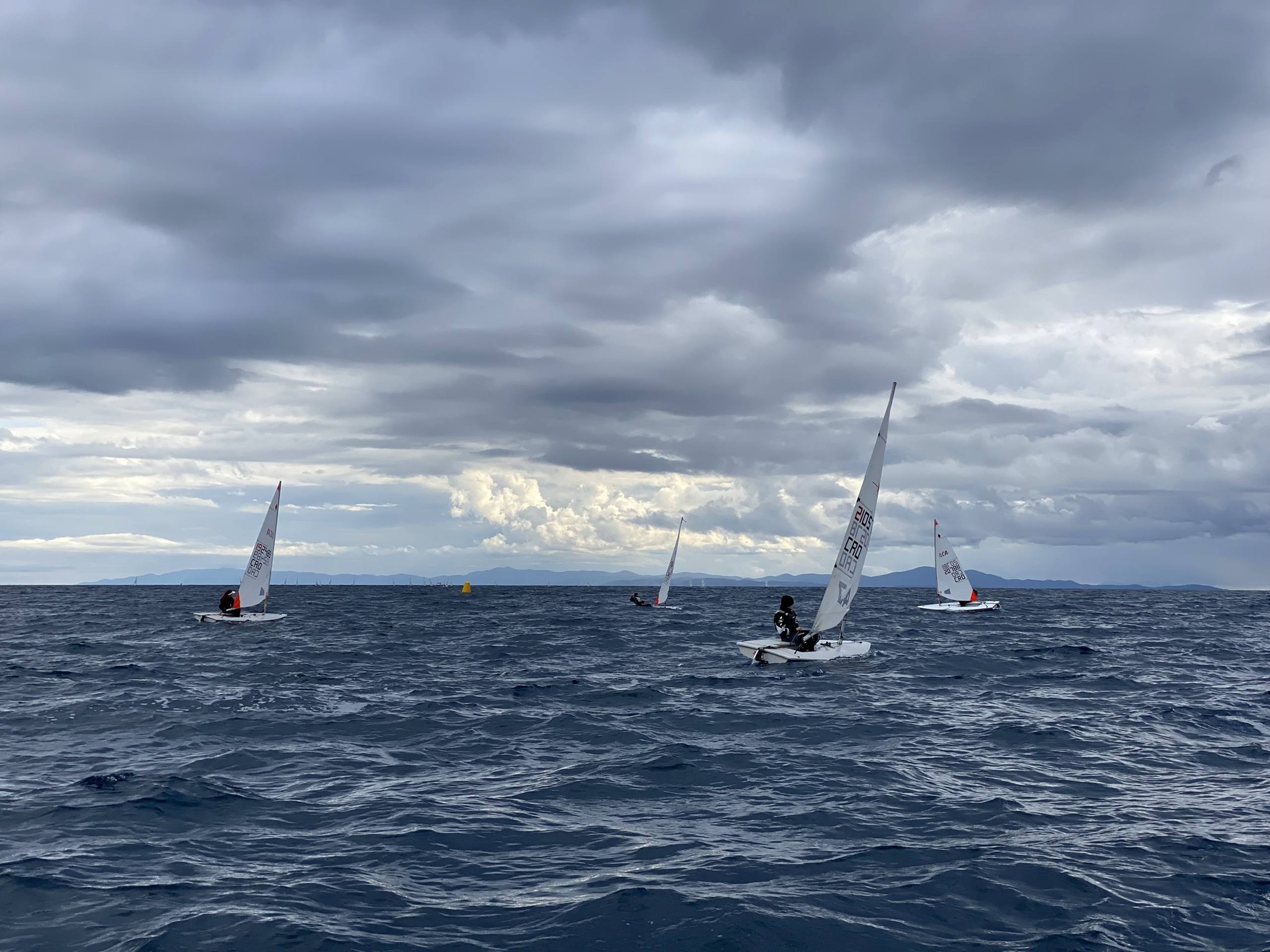 44. Međunarodna novogodišnja regata, Hvar, prosinac 2021. — fotografija 9 od 100