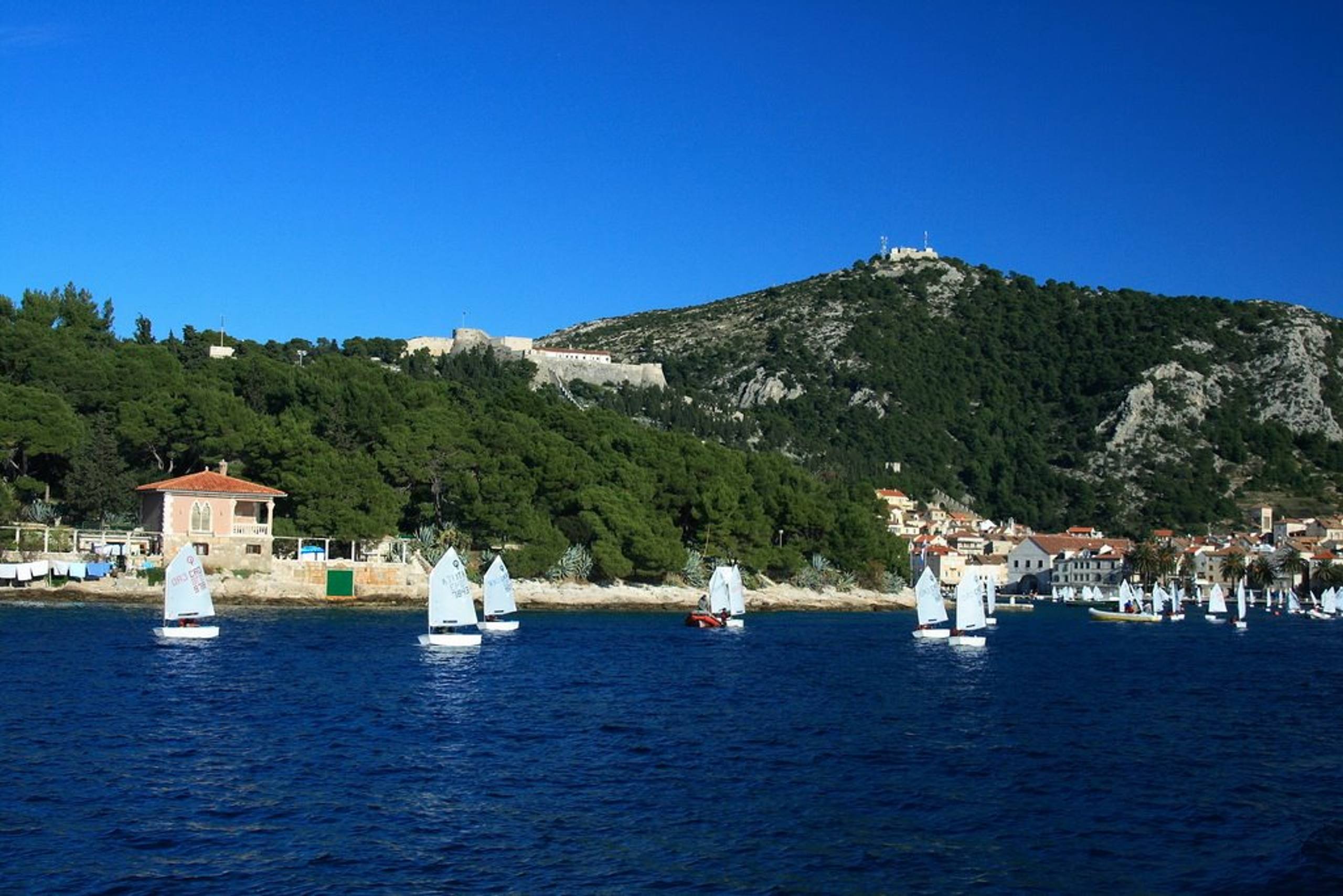 34. Međunarodna novogodišnja regata — Cucin, Hvar, prosinac 2010. — fotografija 8 od 78