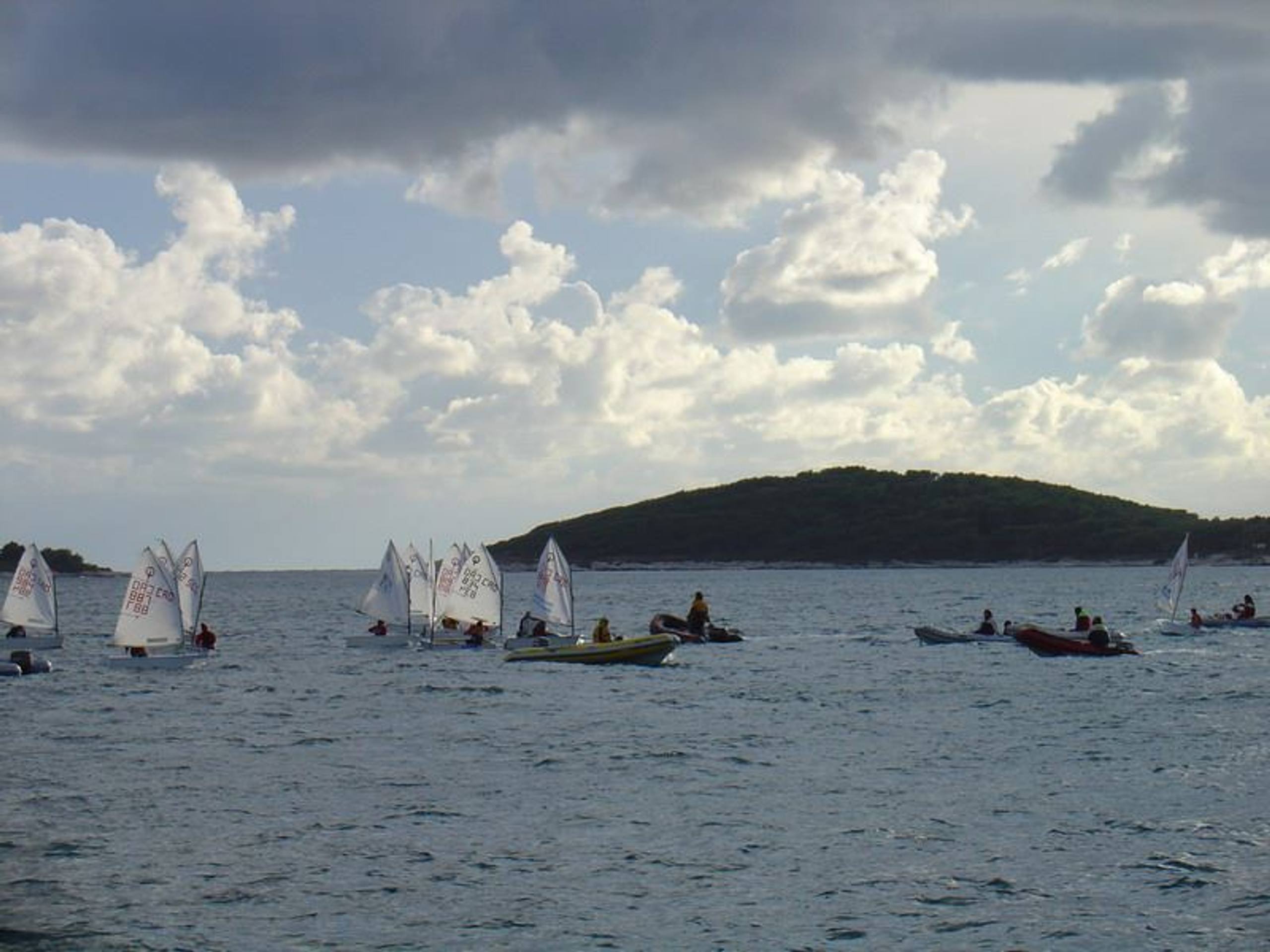 28. Međunarodna novogodišnja regata, Hvar, prosinac 2004. — fotografija 9 od 105
