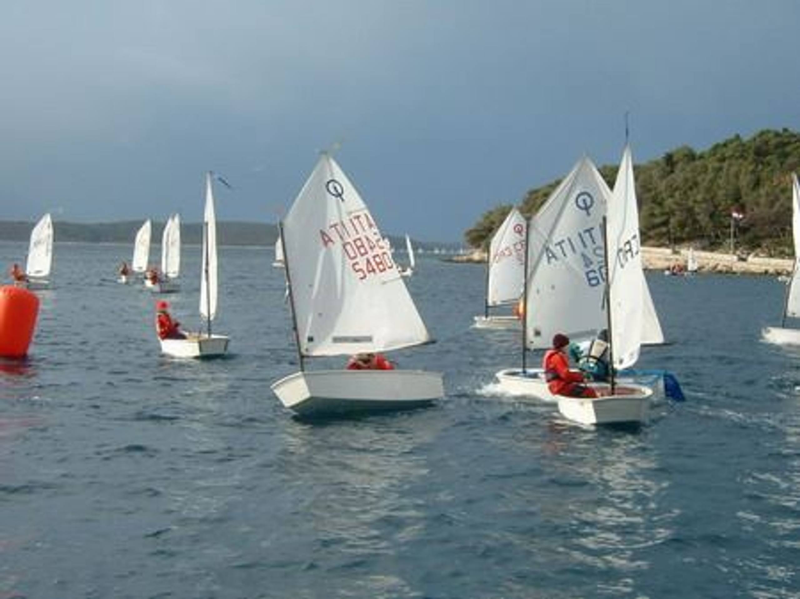 27. Međunarodna novogodišnja regata, Hvar, prosinac 2003. — fotografija 83 od 100