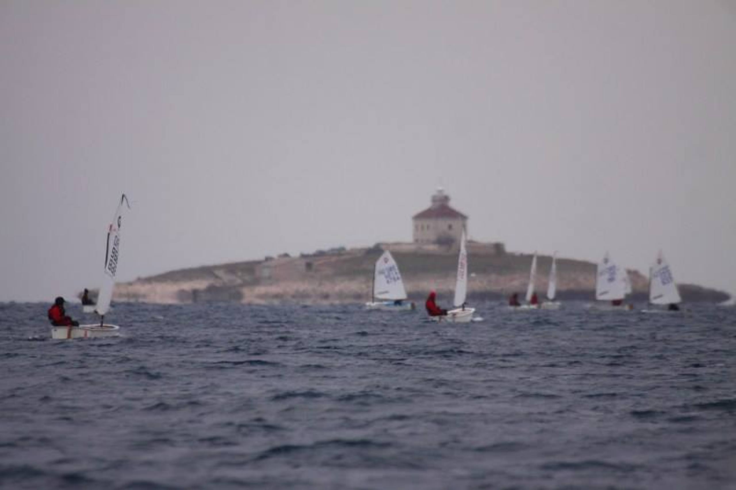 35. Međunarodna novogodišnja regata — FotoFot, Hvar, prosinac 2011. — fotografija 17 od 35