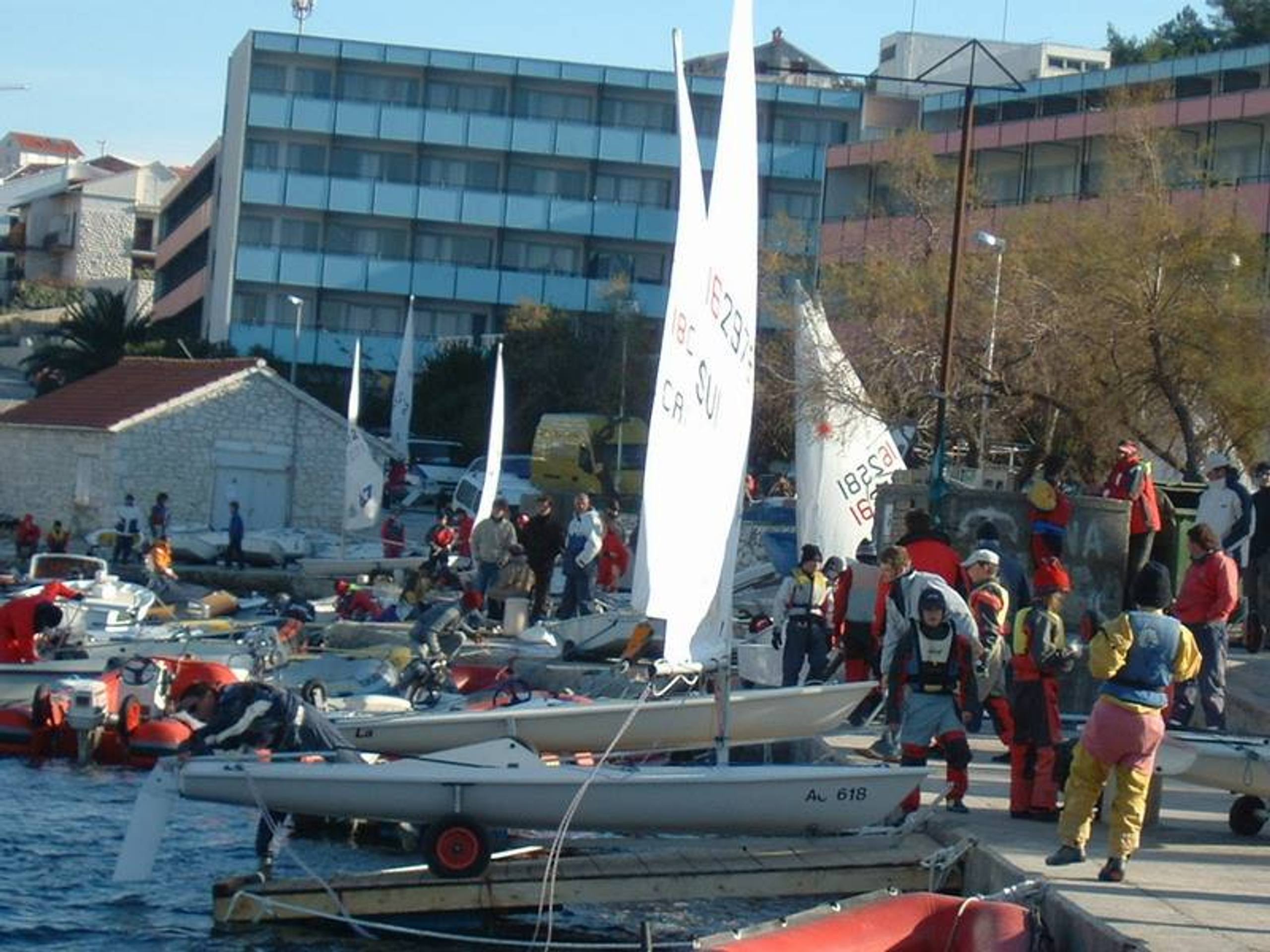28. Međunarodna novogodišnja regata, Hvar, prosinac 2004. — fotografija 73 od 105