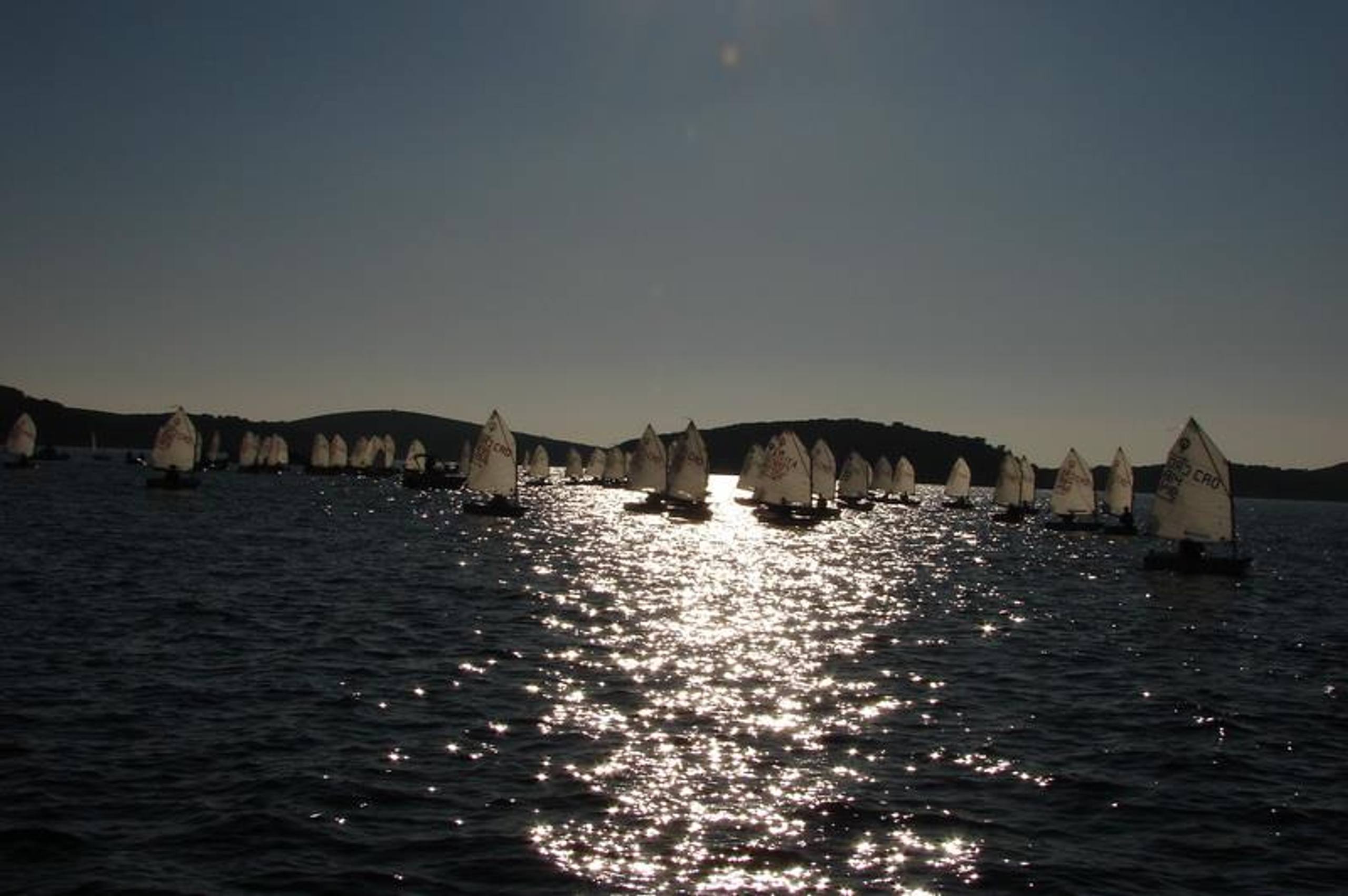 31. Međunarodna novogodišnja regata, Hvar, prosinac 2007. — fotografija 33 od 79