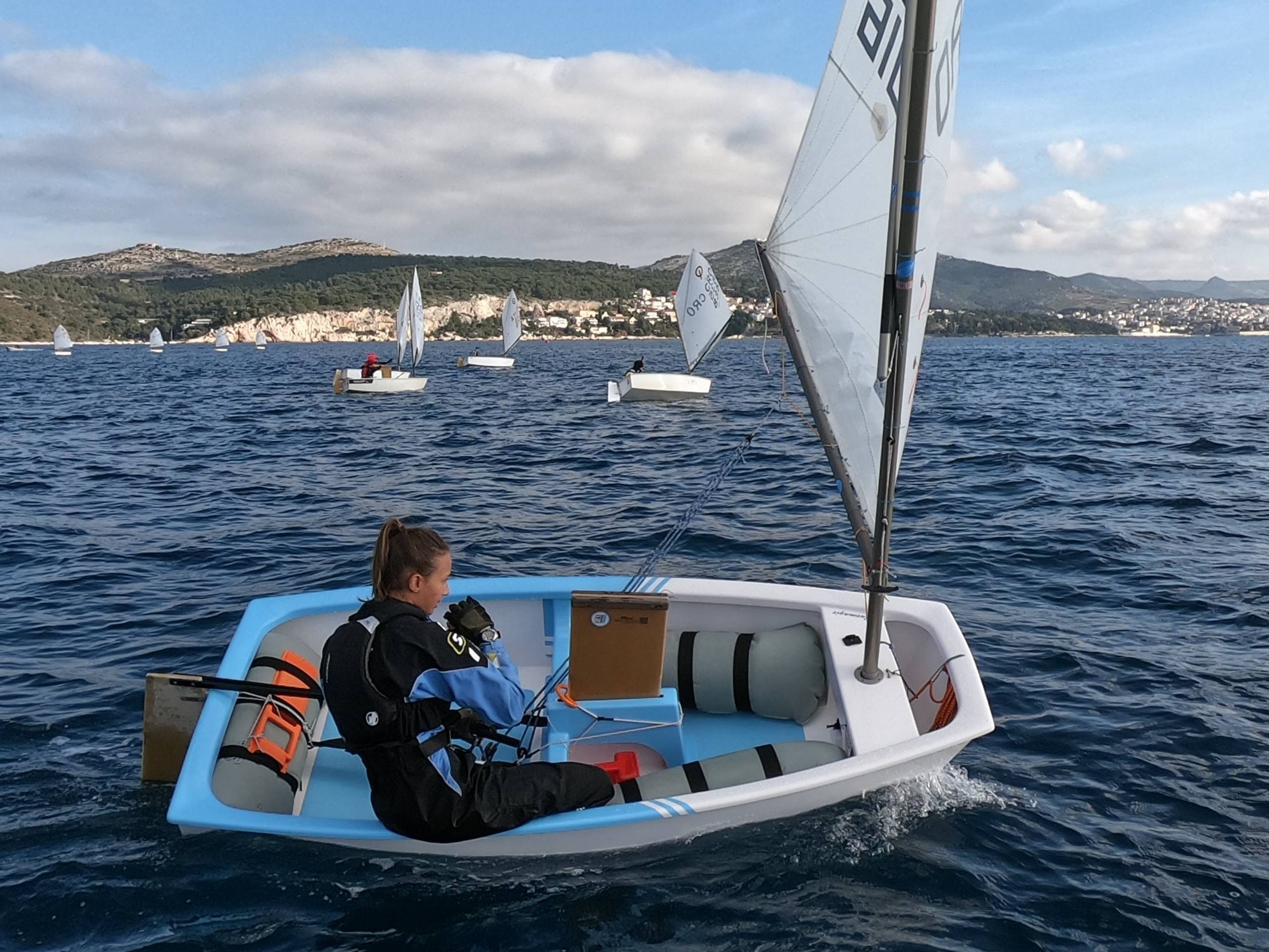 42. Međunarodna novogodišnja regata — Optimist, Hvar, prosinac 2018. — fotografija 11 od 22