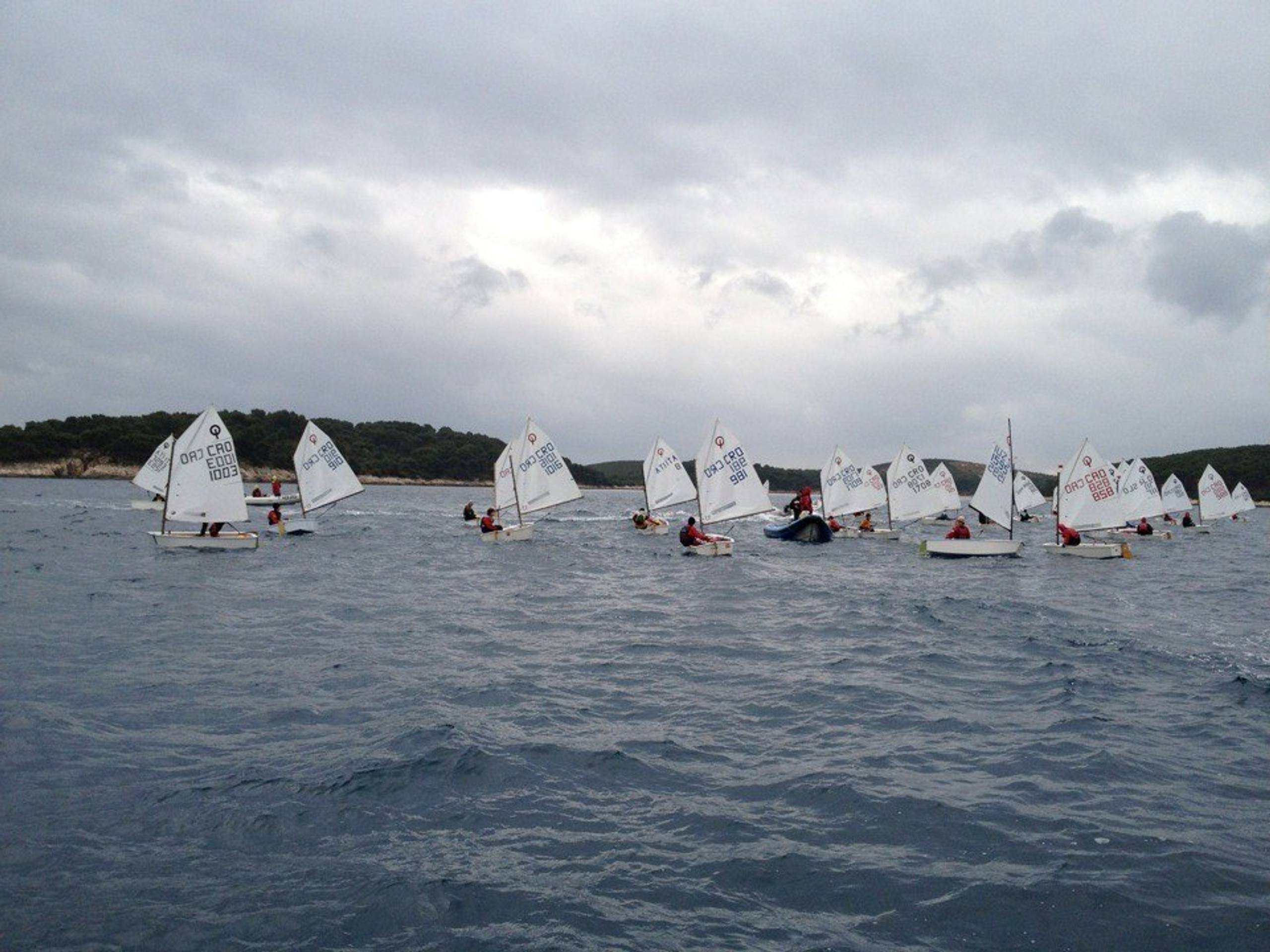 35. Međunarodna novogodišnja regata, Hvar, prosinac 2011. — fotografija 17 od 50