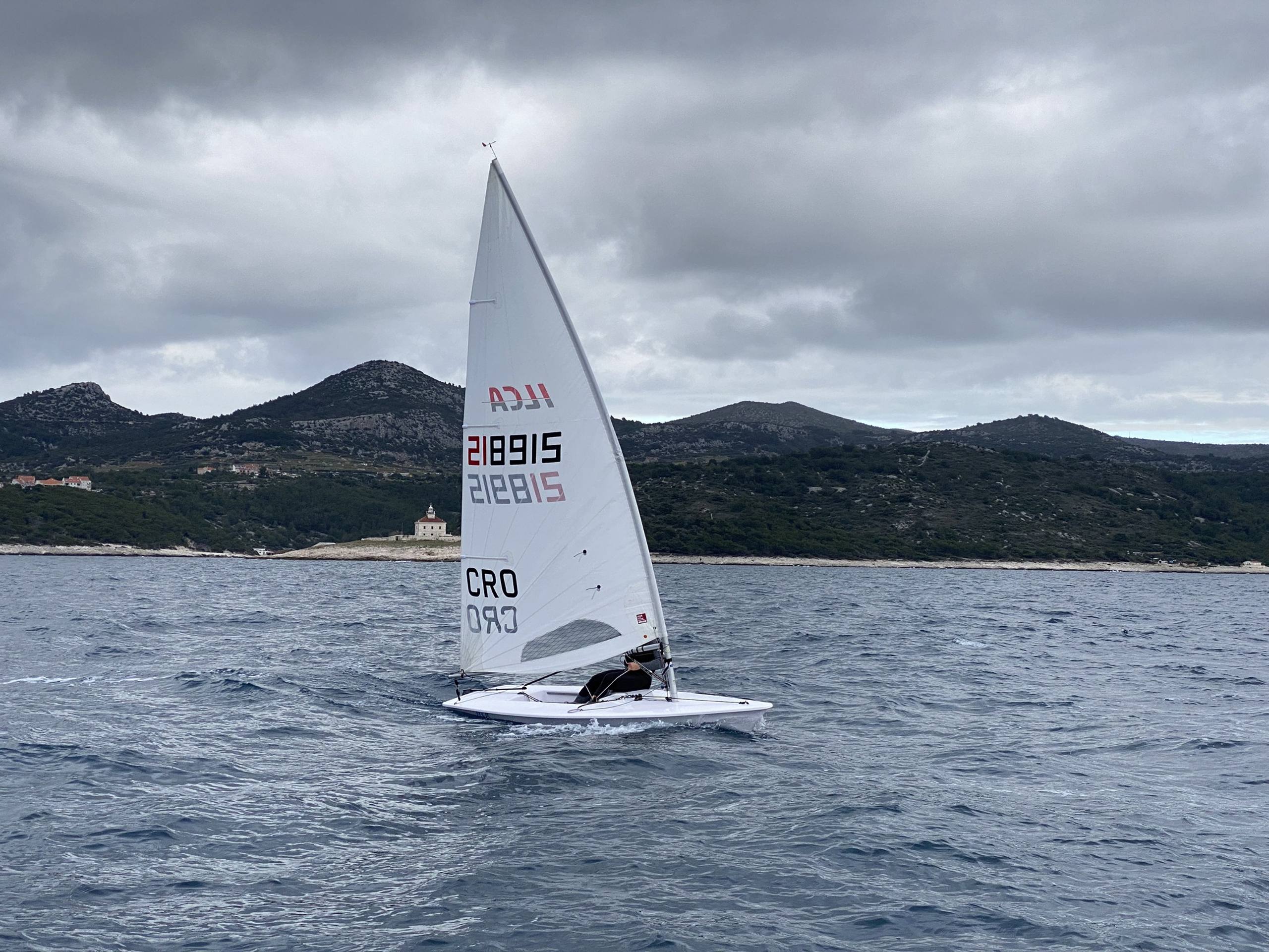 44. Međunarodna novogodišnja regata, Hvar, prosinac 2021. — fotografija 29 od 100