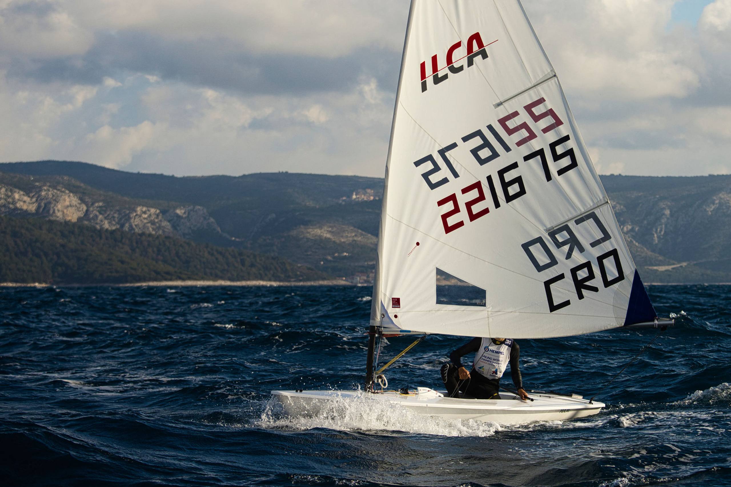 45. Međunarodna novogodišnja regata, Hvar, prosinac 2022. — fotografija 82 od 100