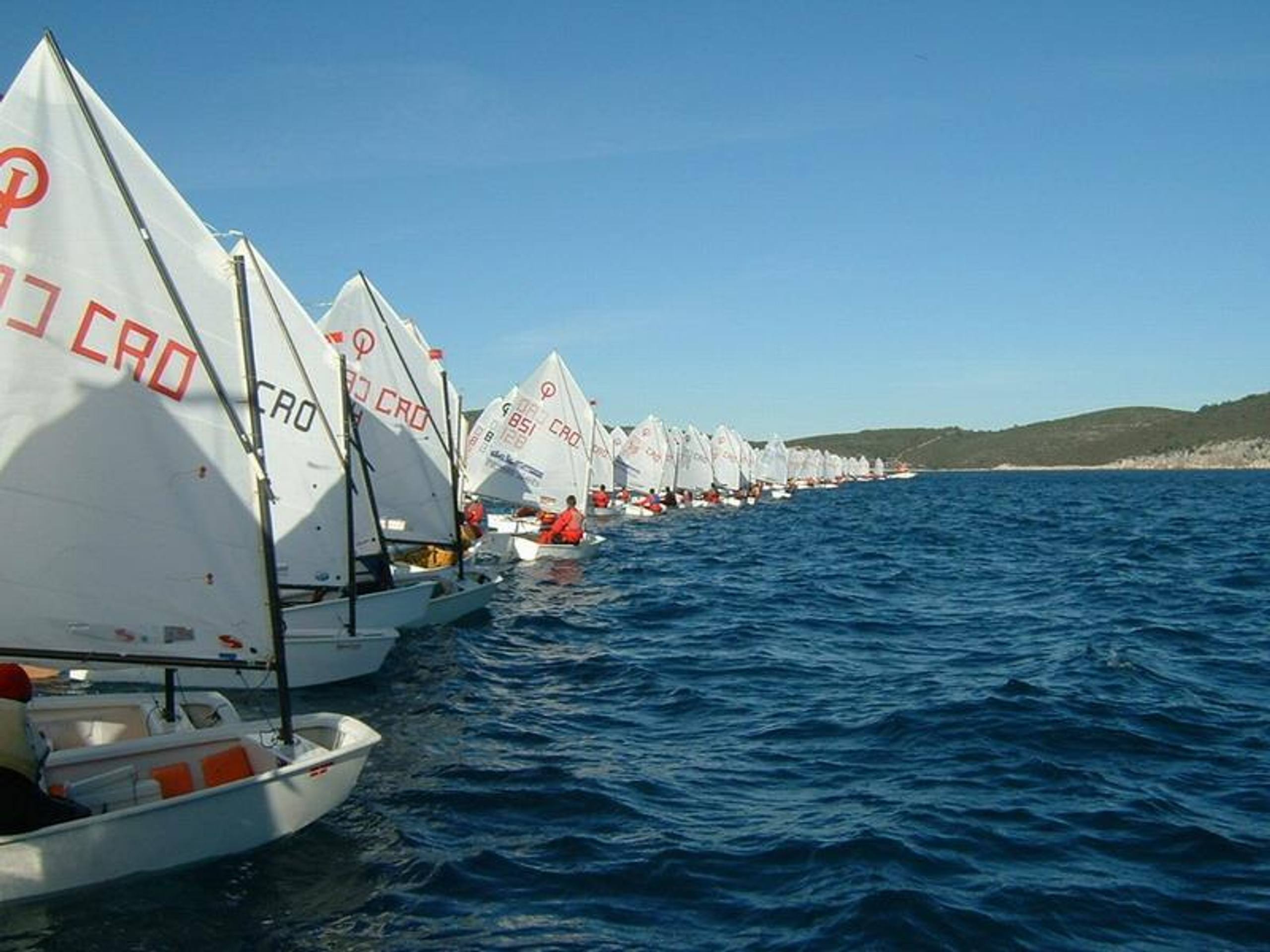 28. Međunarodna novogodišnja regata, Hvar, prosinac 2004. — fotografija 31 od 105