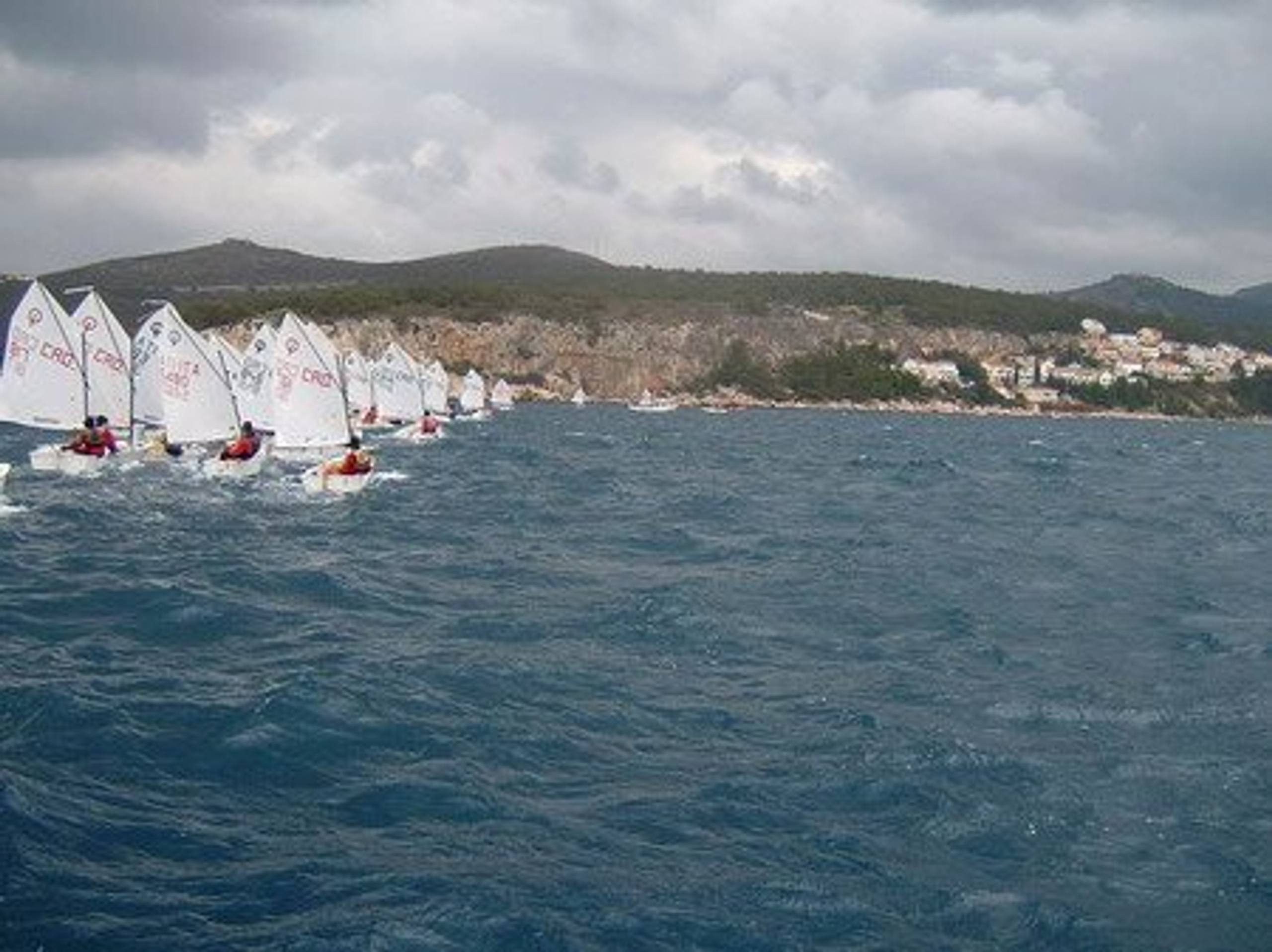27. Međunarodna novogodišnja regata, Hvar, prosinac 2003. — fotografija 34 od 100
