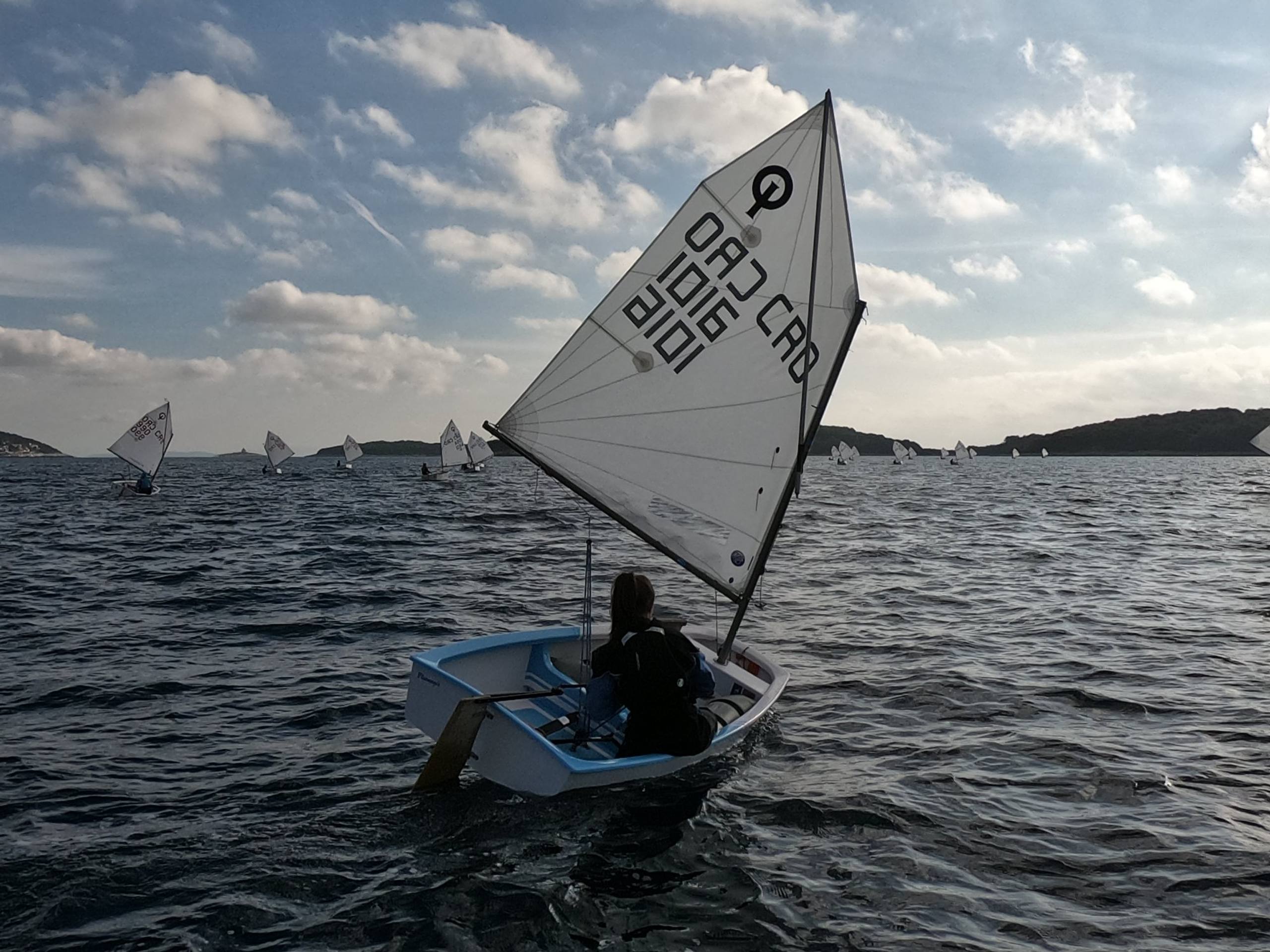 42. Međunarodna novogodišnja regata — Optimist, Hvar, prosinac 2018. — fotografija 12 od 22