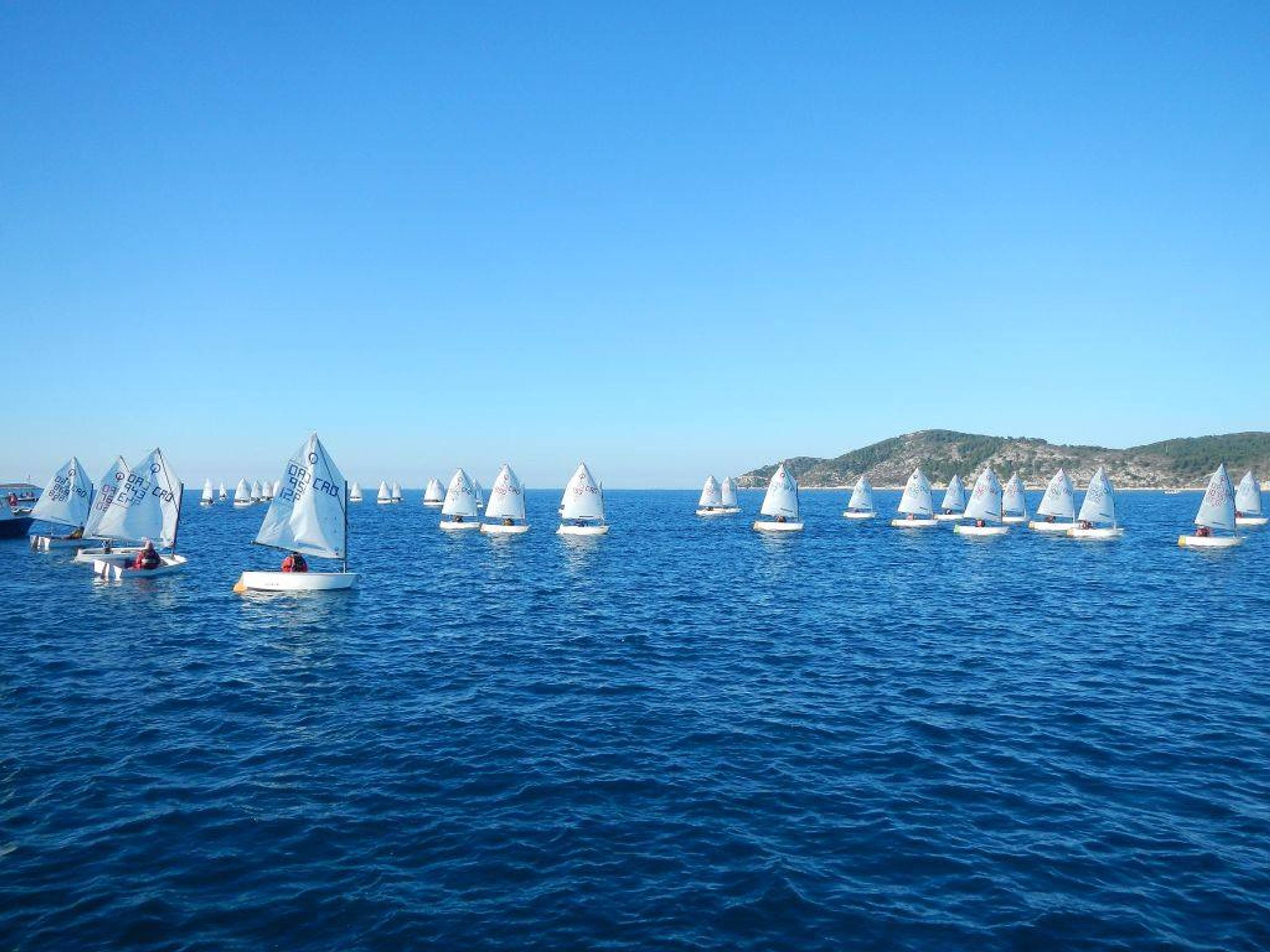 36. Međunarodna novogodišnja regata — Prvenstvo Hrvatske u klasi Optimist, Hvar, prosinac 2012. — fotografija 37 od 65