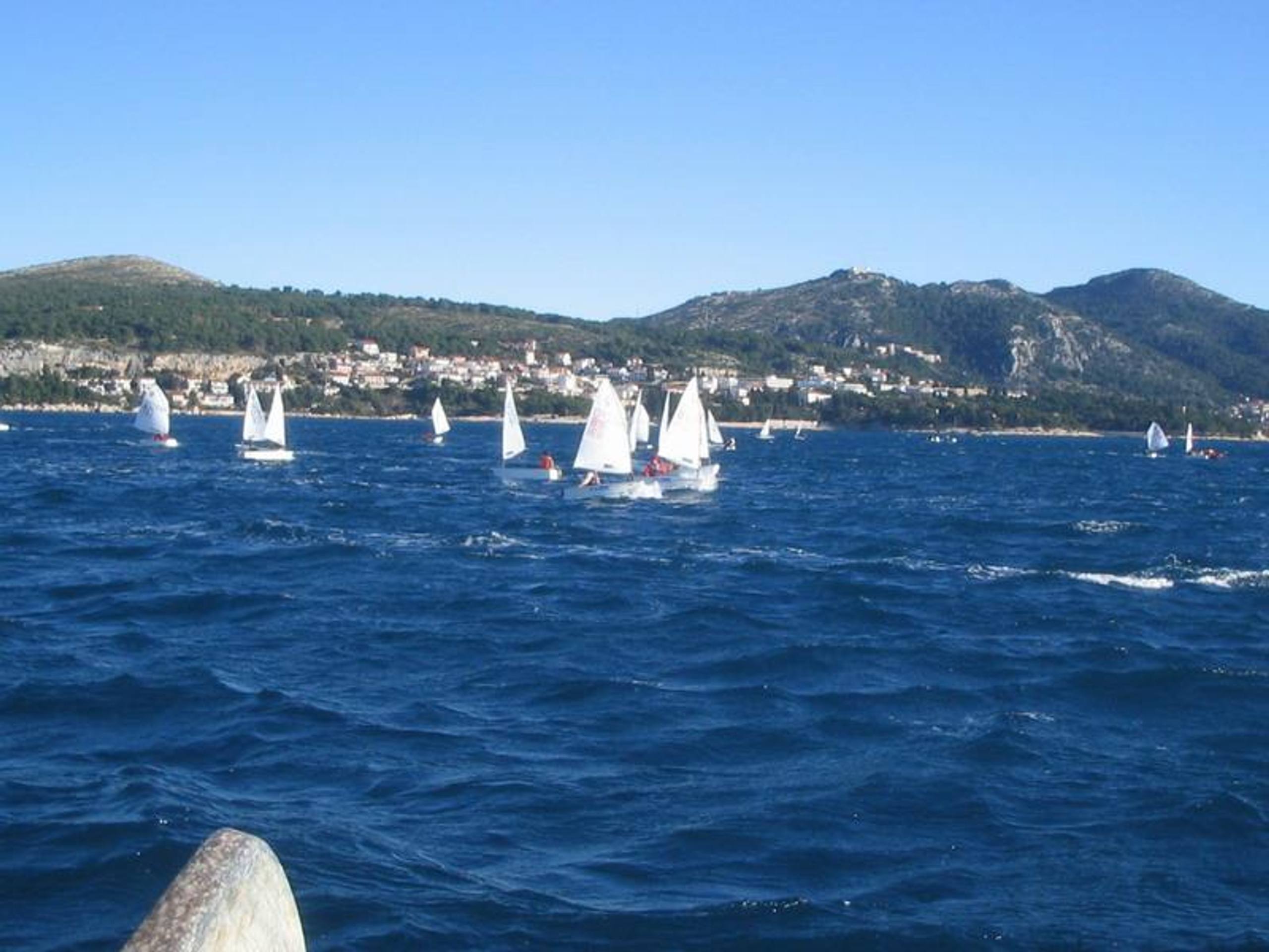 28. Međunarodna novogodišnja regata, Hvar, prosinac 2004. — fotografija 47 od 105