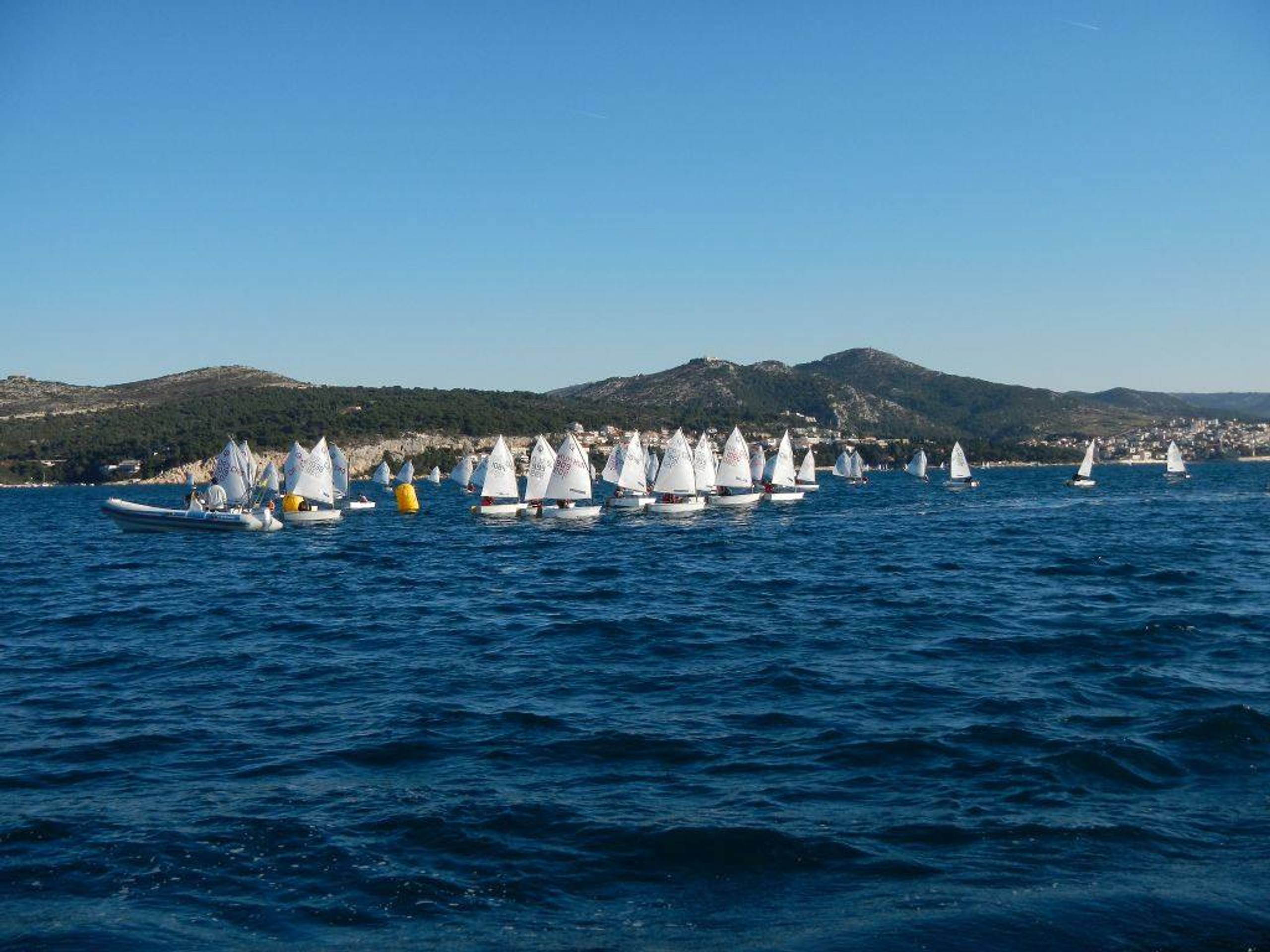 36. Međunarodna novogodišnja regata — Prvenstvo Hrvatske u klasi Optimist, Hvar, prosinac 2012. — fotografija 21 od 65