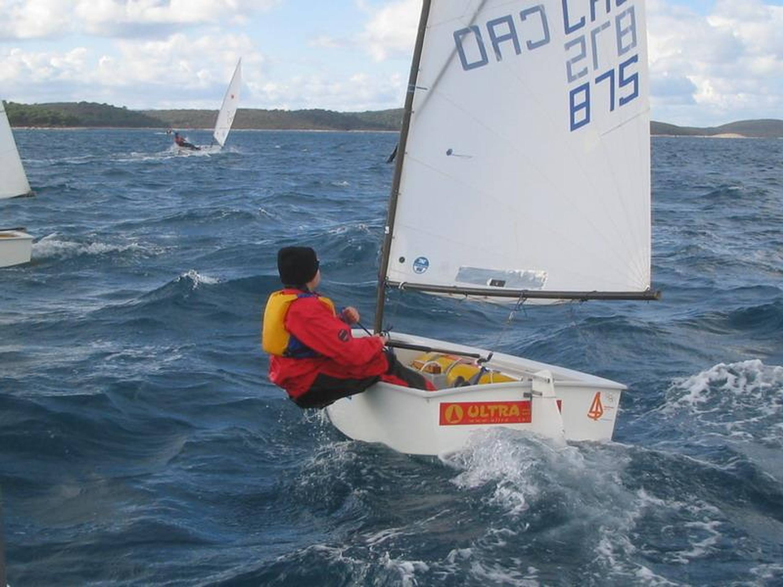28. Međunarodna novogodišnja regata, Hvar, prosinac 2004. — fotografija 15 od 105