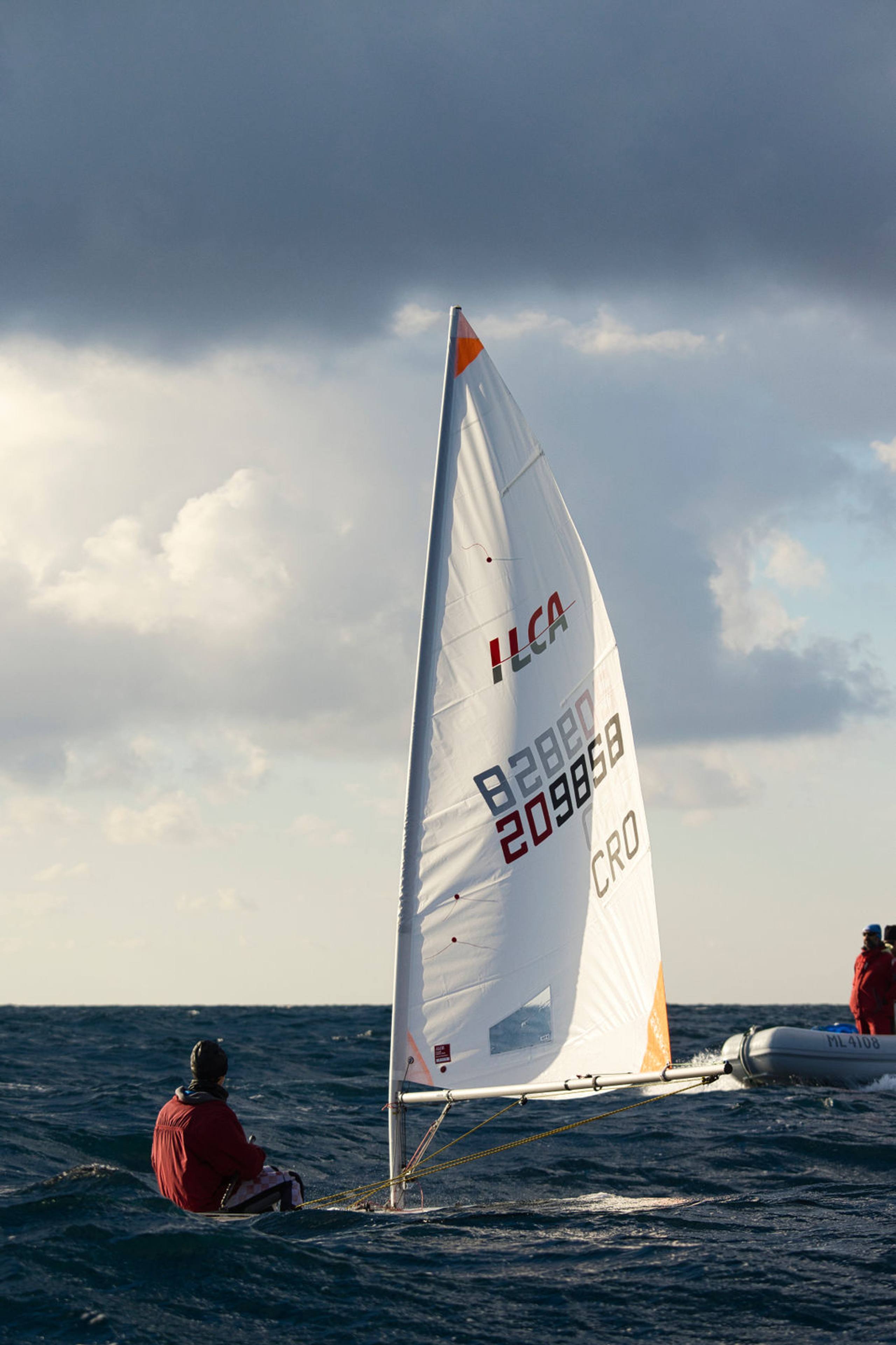 45. Međunarodna novogodišnja regata, Hvar, prosinac 2022. — fotografija 64 od 100