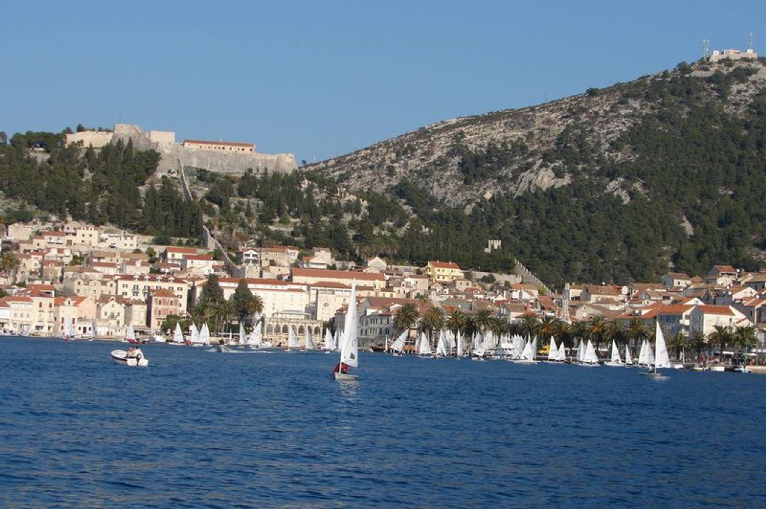 31. Međunarodna novogodišnja regata, Hvar, prosinac 2007. — fotografija 8 od 79