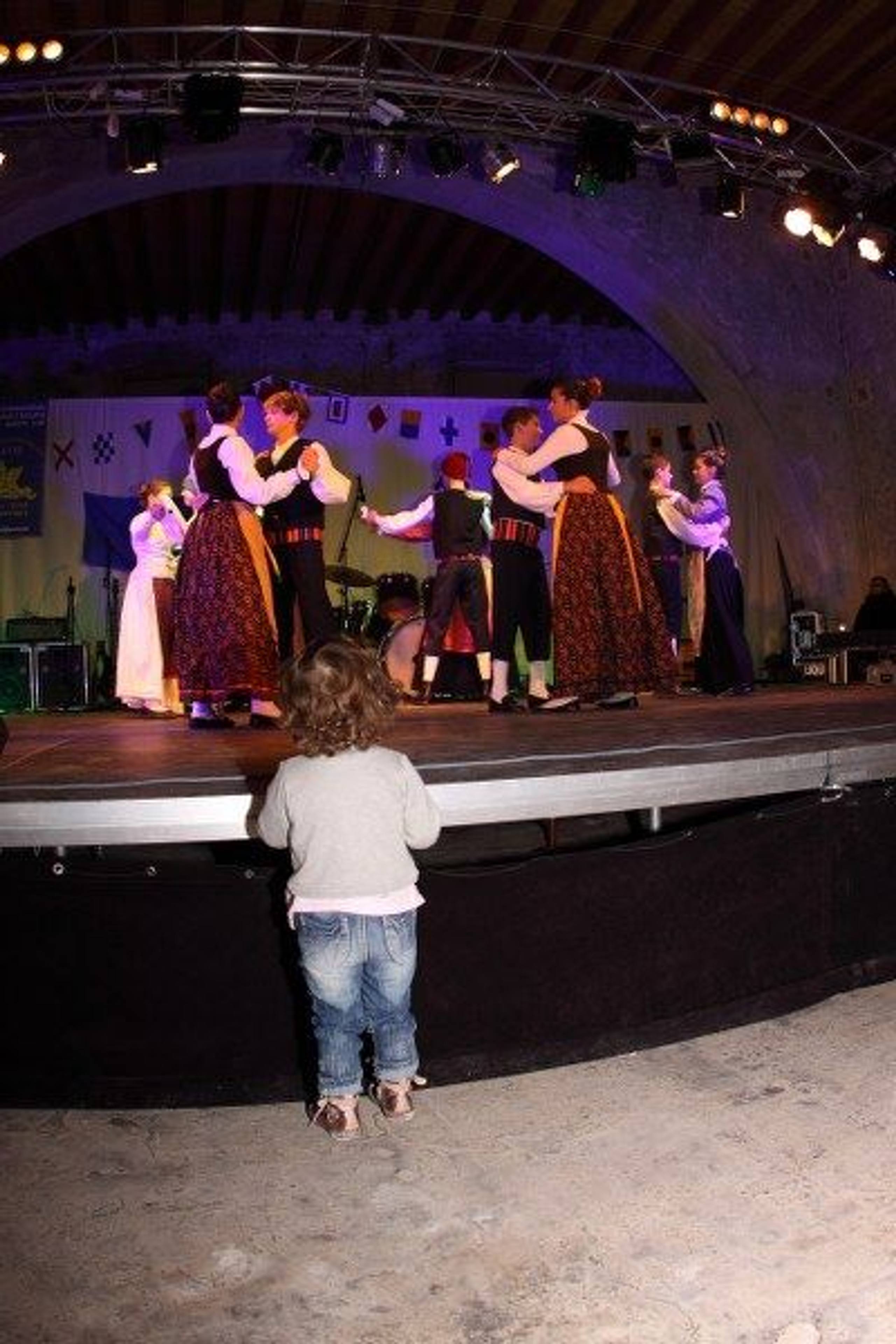 35. Međunarodna novogodišnja regata — FotoFot, Hvar, prosinac 2011. — fotografija 12 od 35