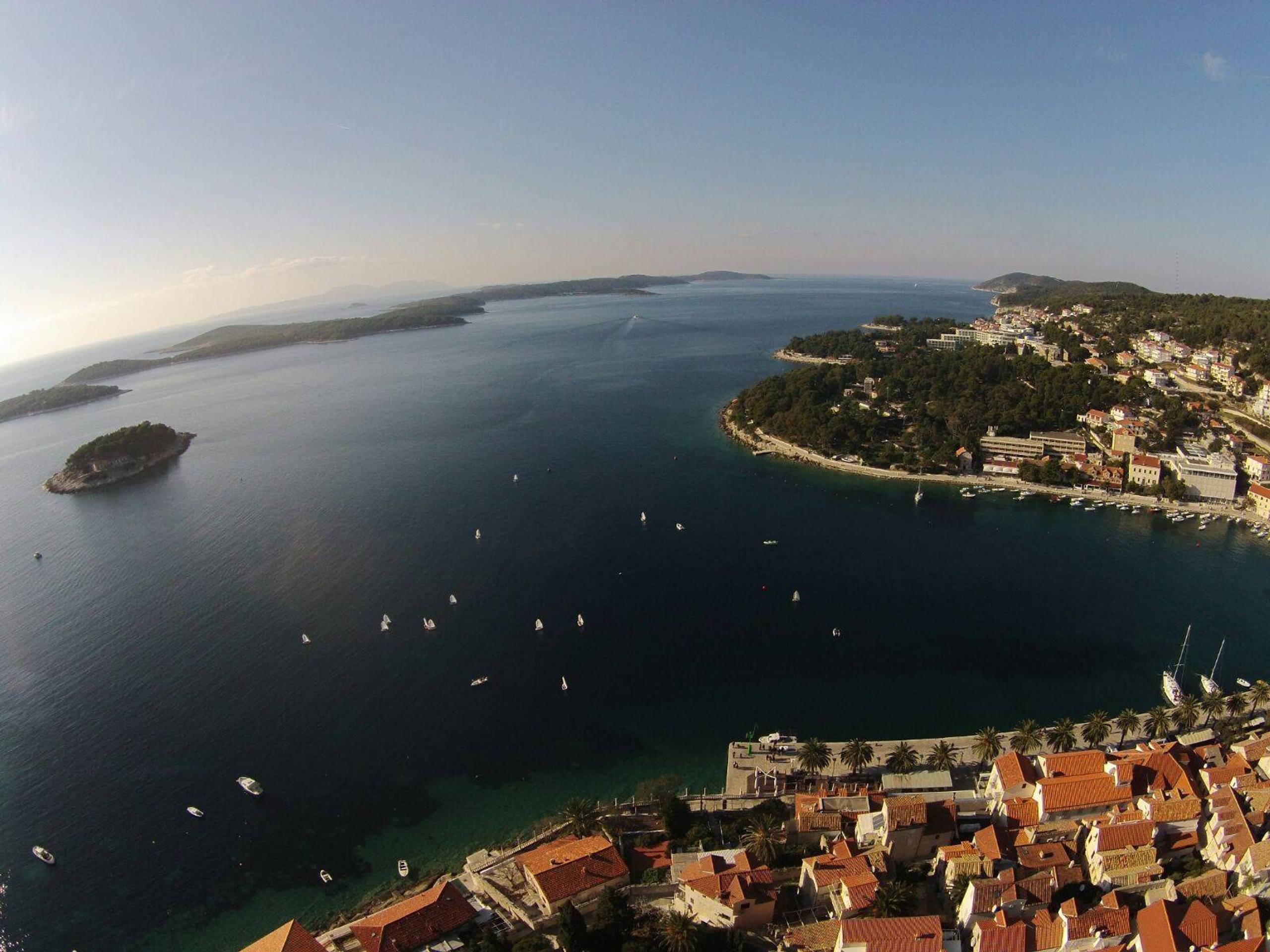 Memorijal Zdenko Roić iz zraka, Hvar, siječanj 2016. — fotografija 6 od 10
