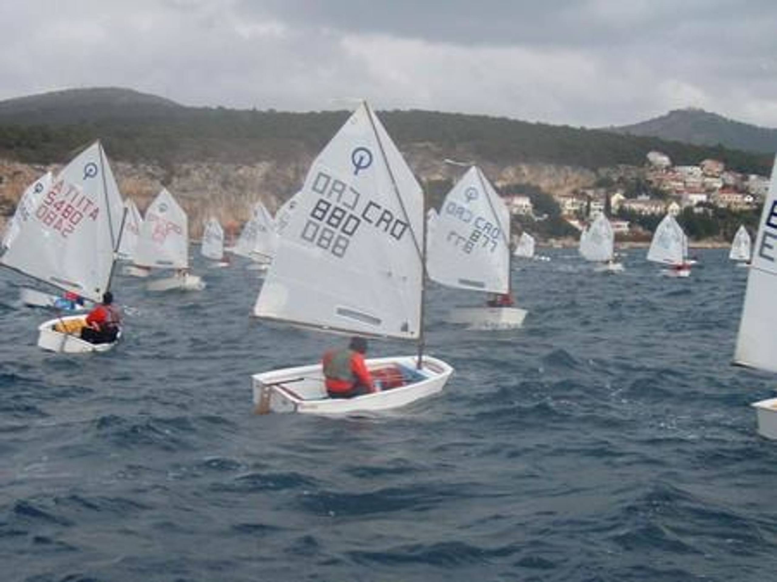 27. Međunarodna novogodišnja regata, Hvar, prosinac 2003. — fotografija 29 od 100
