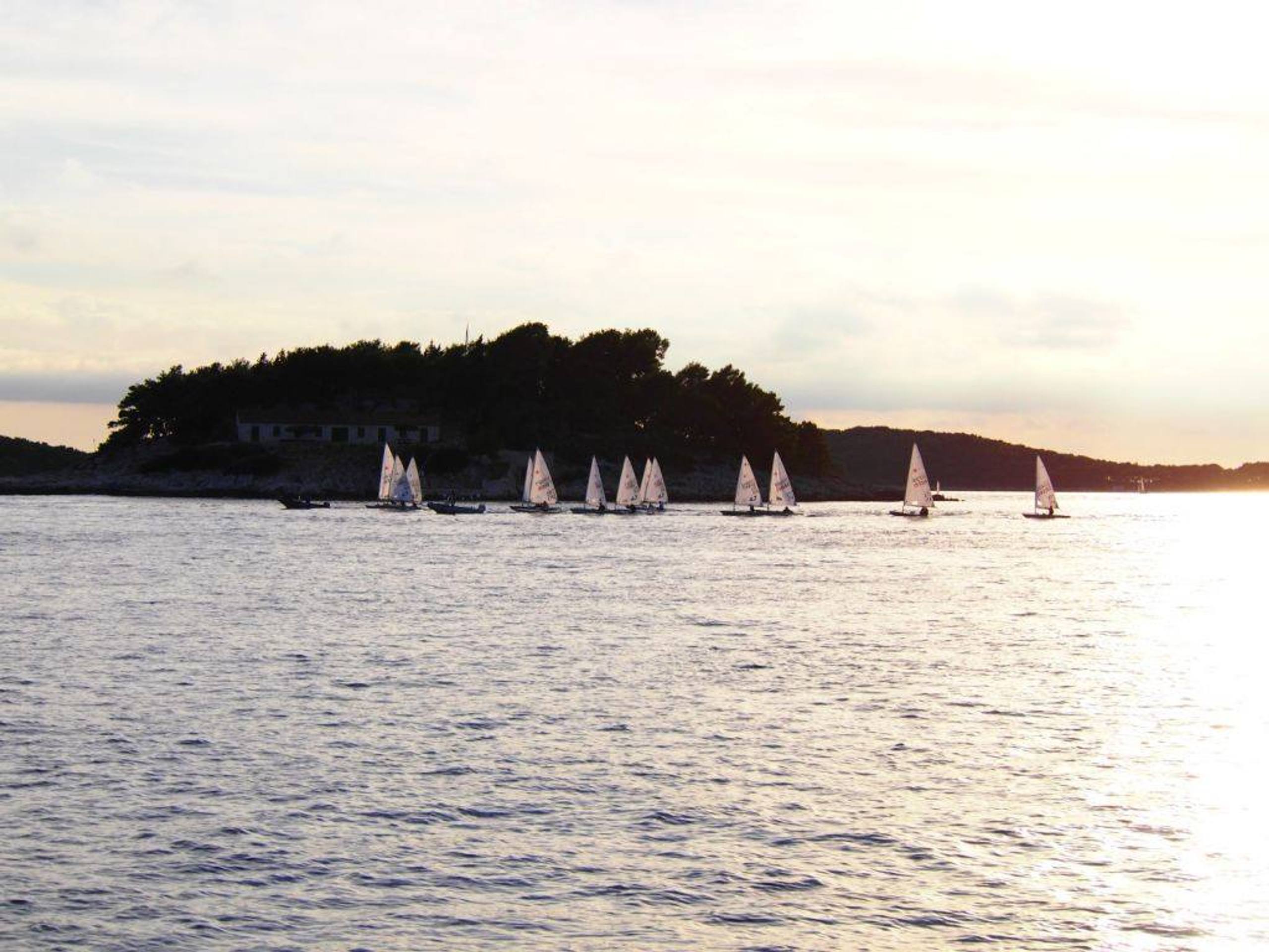 36. Međunarodna novogodišnja regata — Laser, Hvar, prosinac 2012. — fotografija 17 od 77