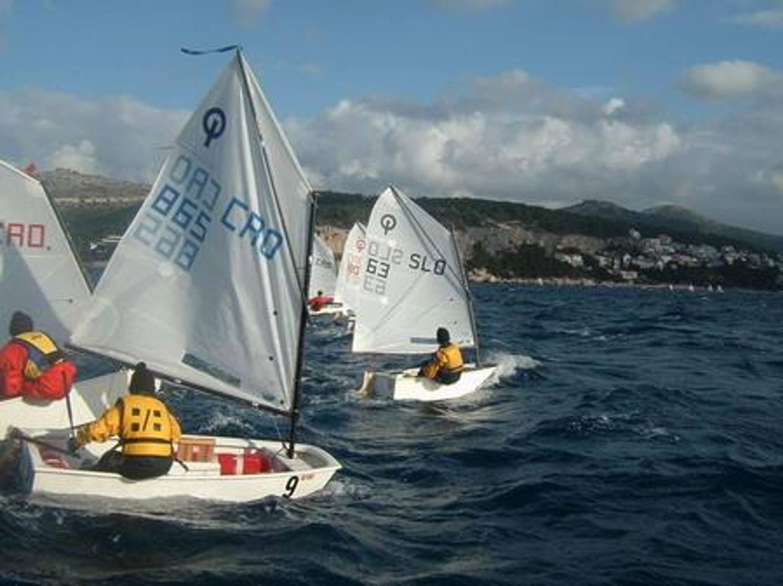 27. Međunarodna novogodišnja regata, Hvar, prosinac 2003. — fotografija 53 od 100