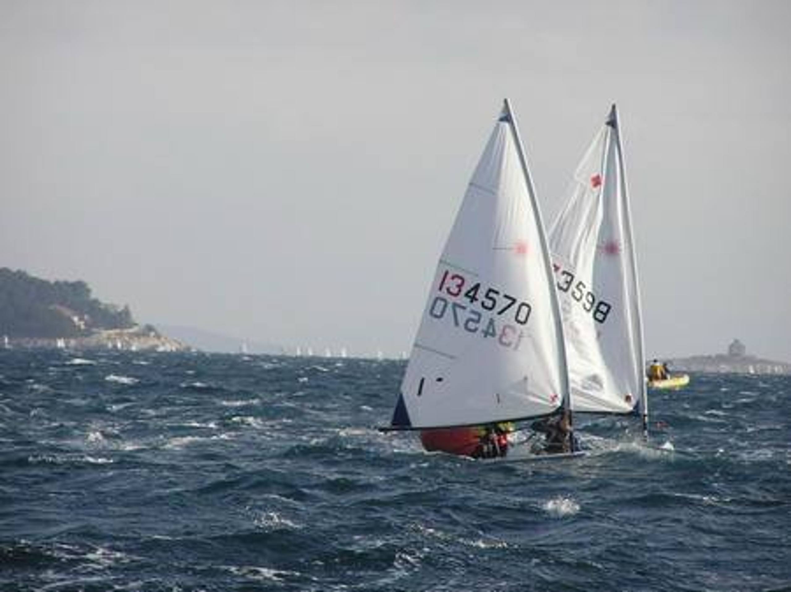 27. Međunarodna novogodišnja regata, Hvar, prosinac 2003. — fotografija 17 od 100