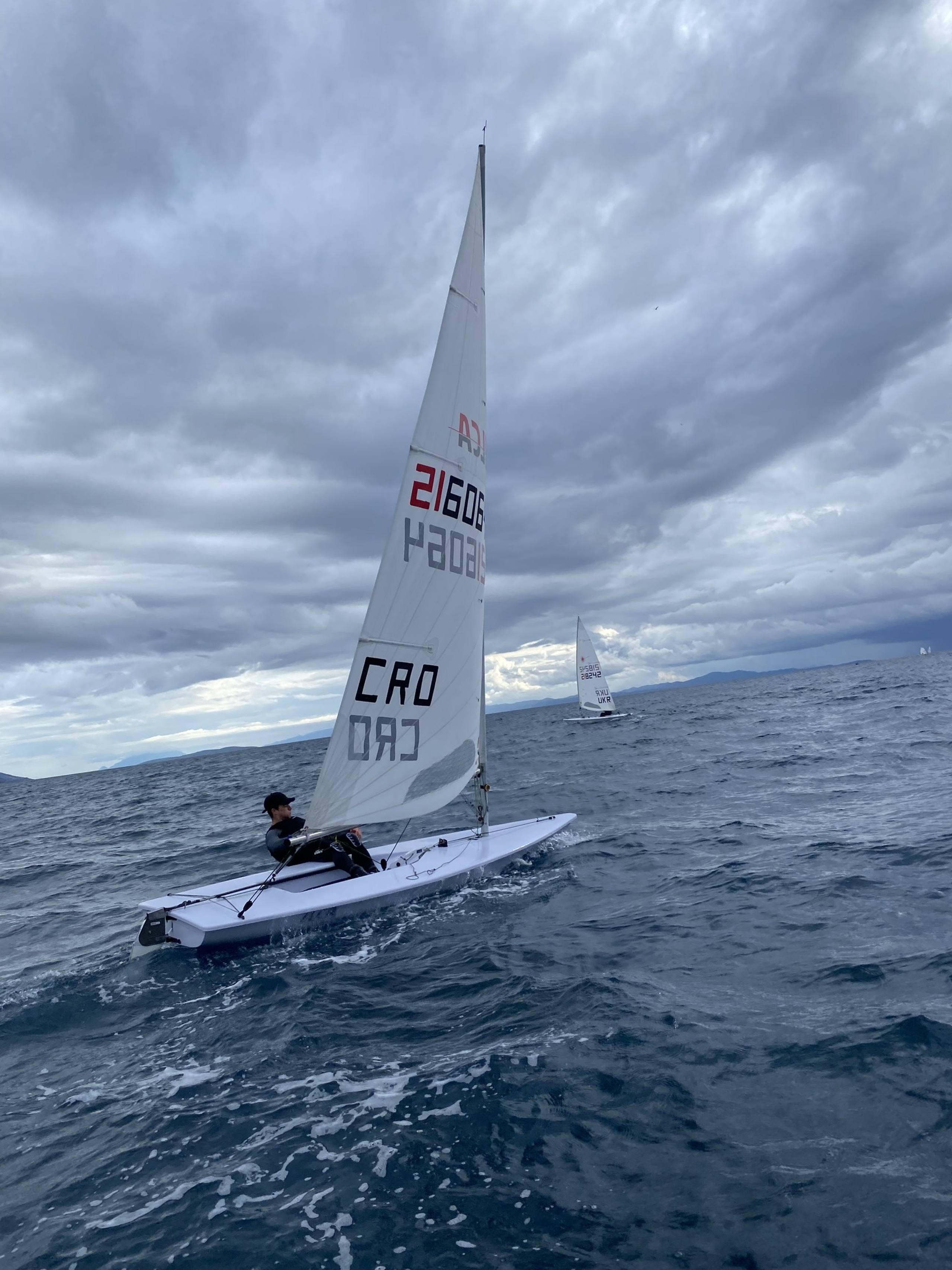 44. Međunarodna novogodišnja regata, Hvar, prosinac 2021. — fotografija 23 od 100