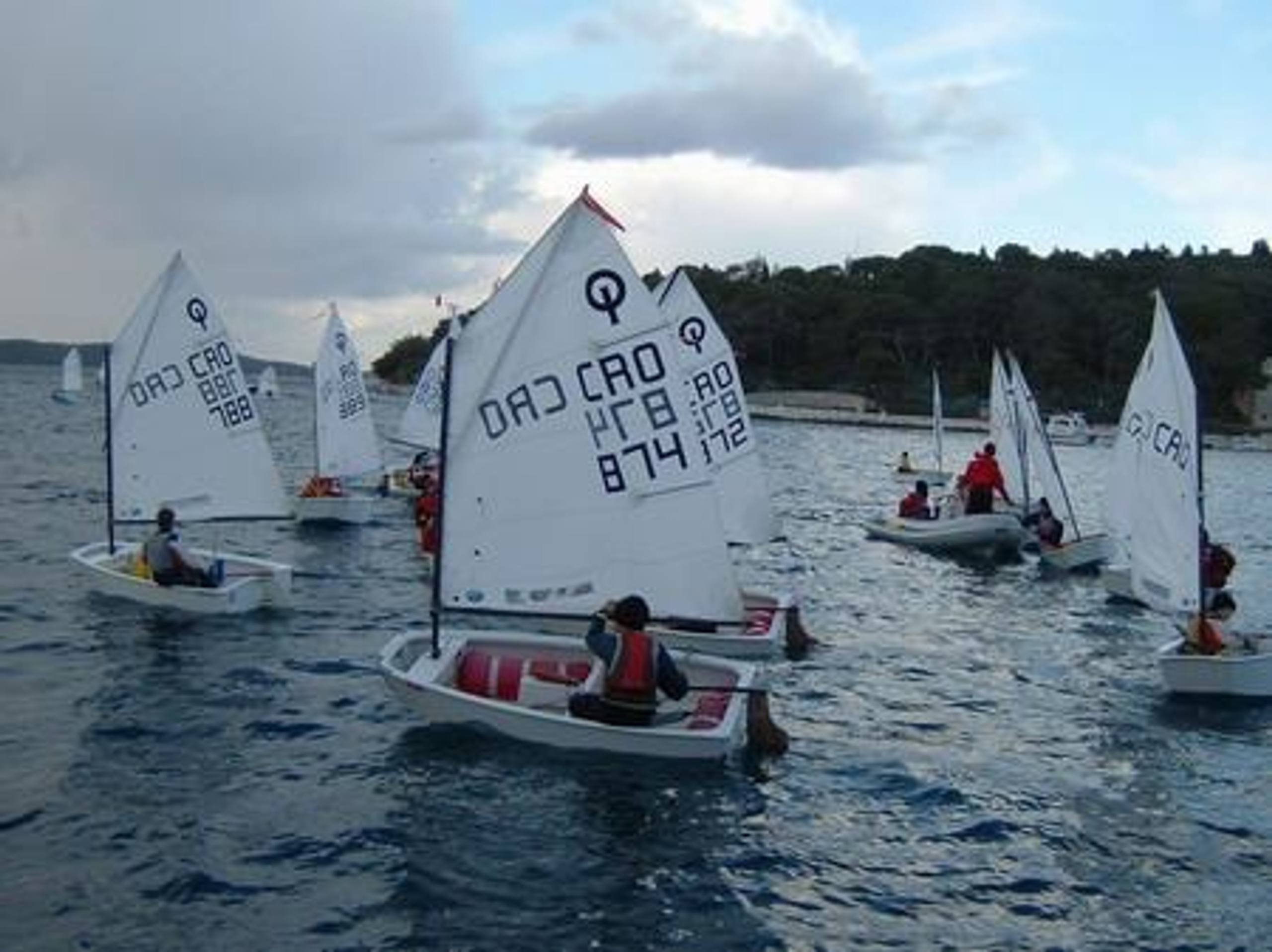 27. Međunarodna novogodišnja regata, Hvar, prosinac 2003. — fotografija 77 od 100