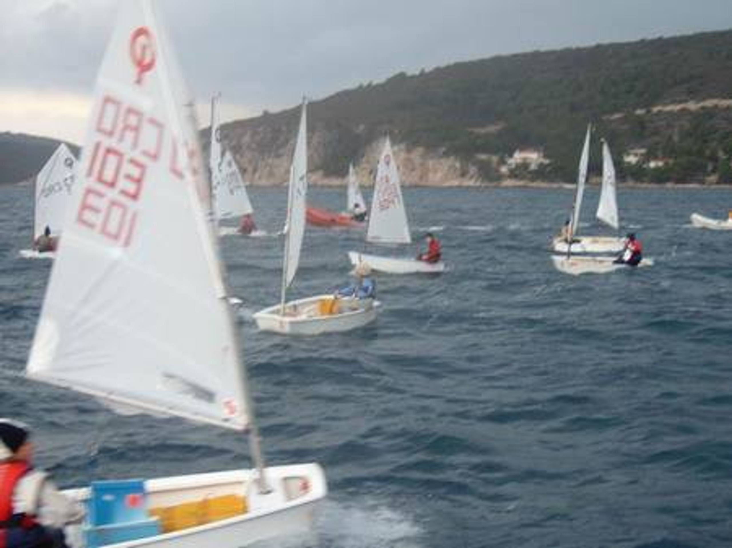27. Međunarodna novogodišnja regata, Hvar, prosinac 2003. — fotografija 2 od 100