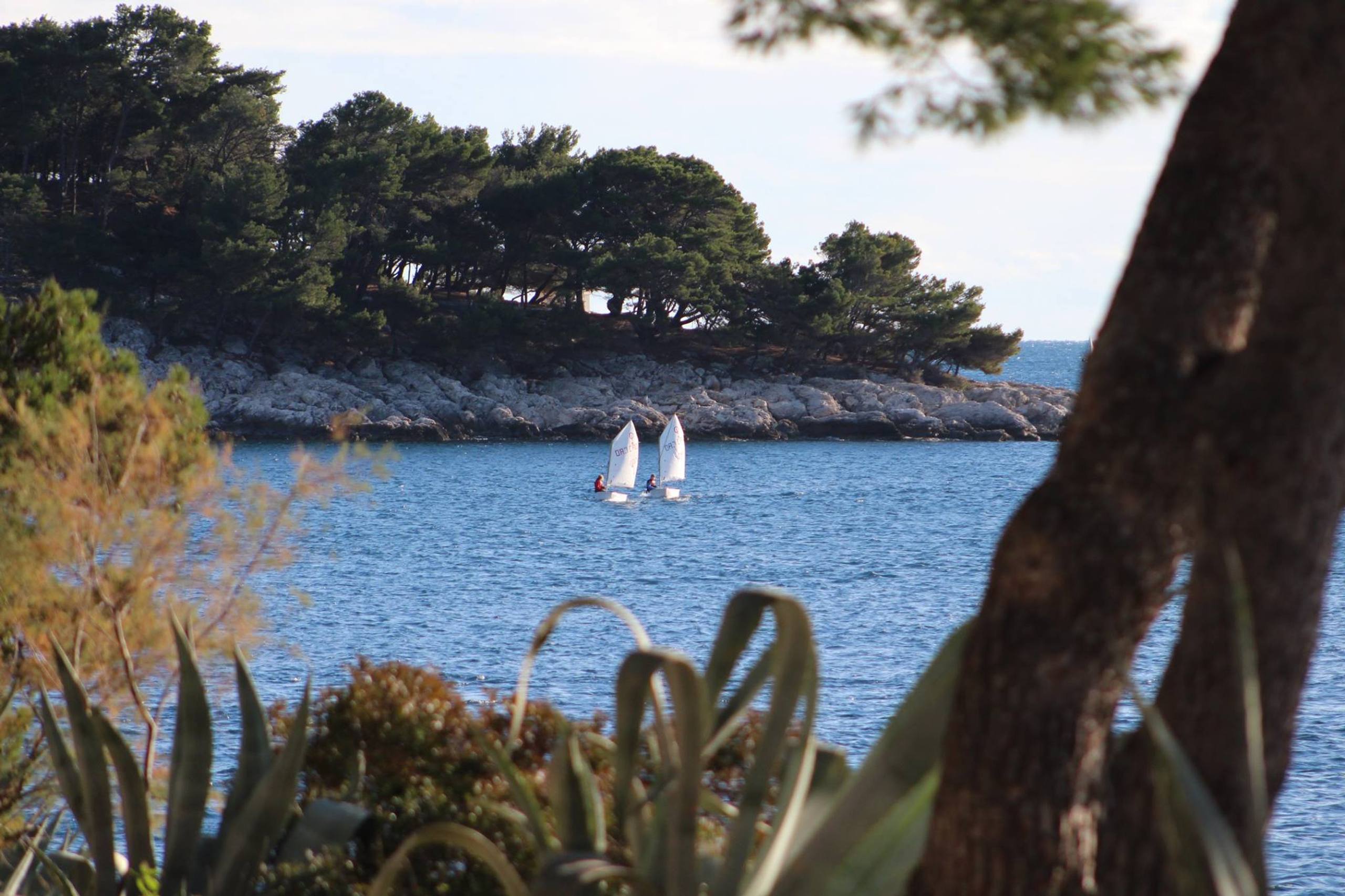 41. Međunarodna novogodišnja regata, Hvar, prosinac 2017. — fotografija 40 od 100