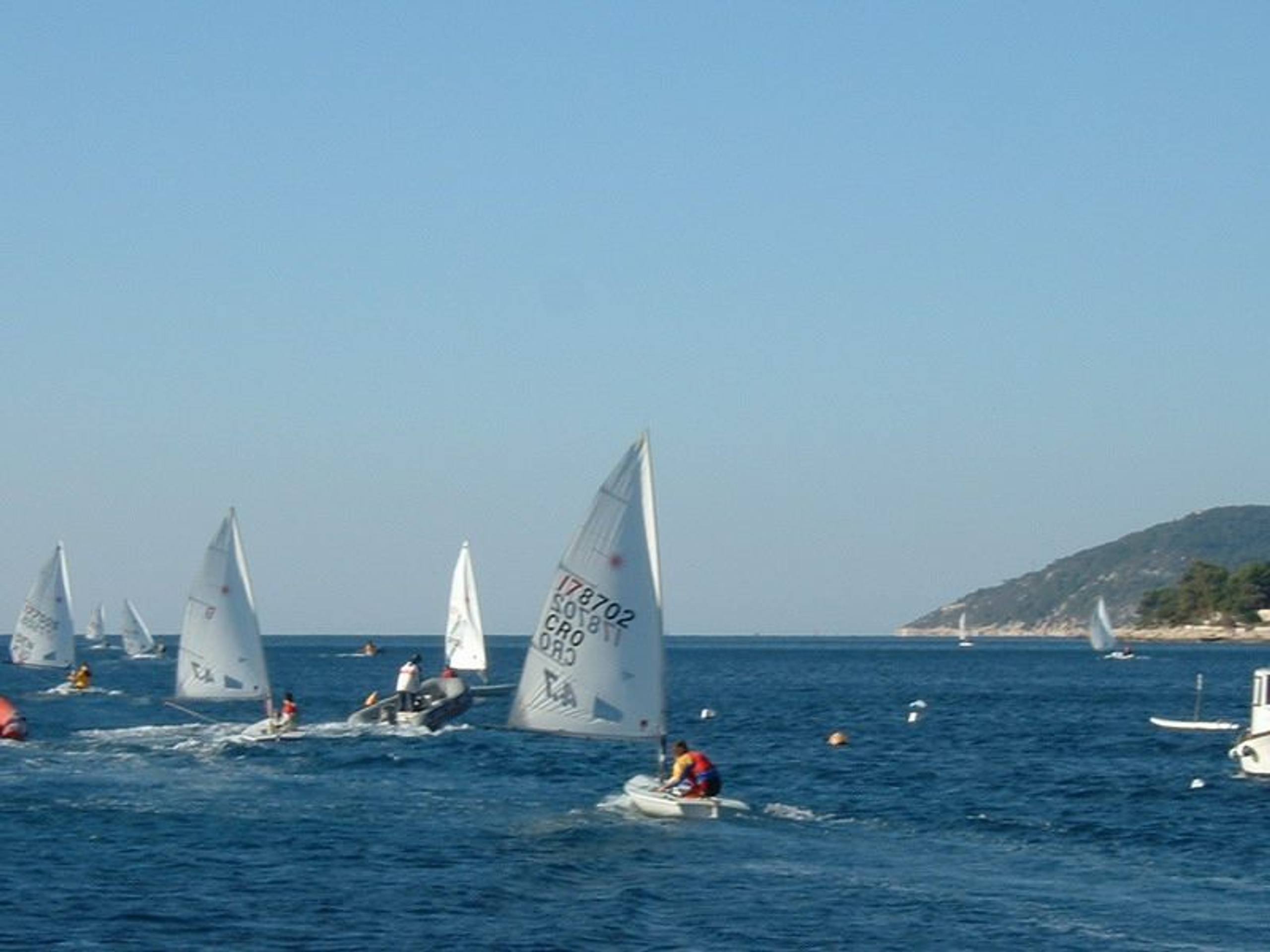 28. Međunarodna novogodišnja regata, Hvar, prosinac 2004. — fotografija 75 od 105