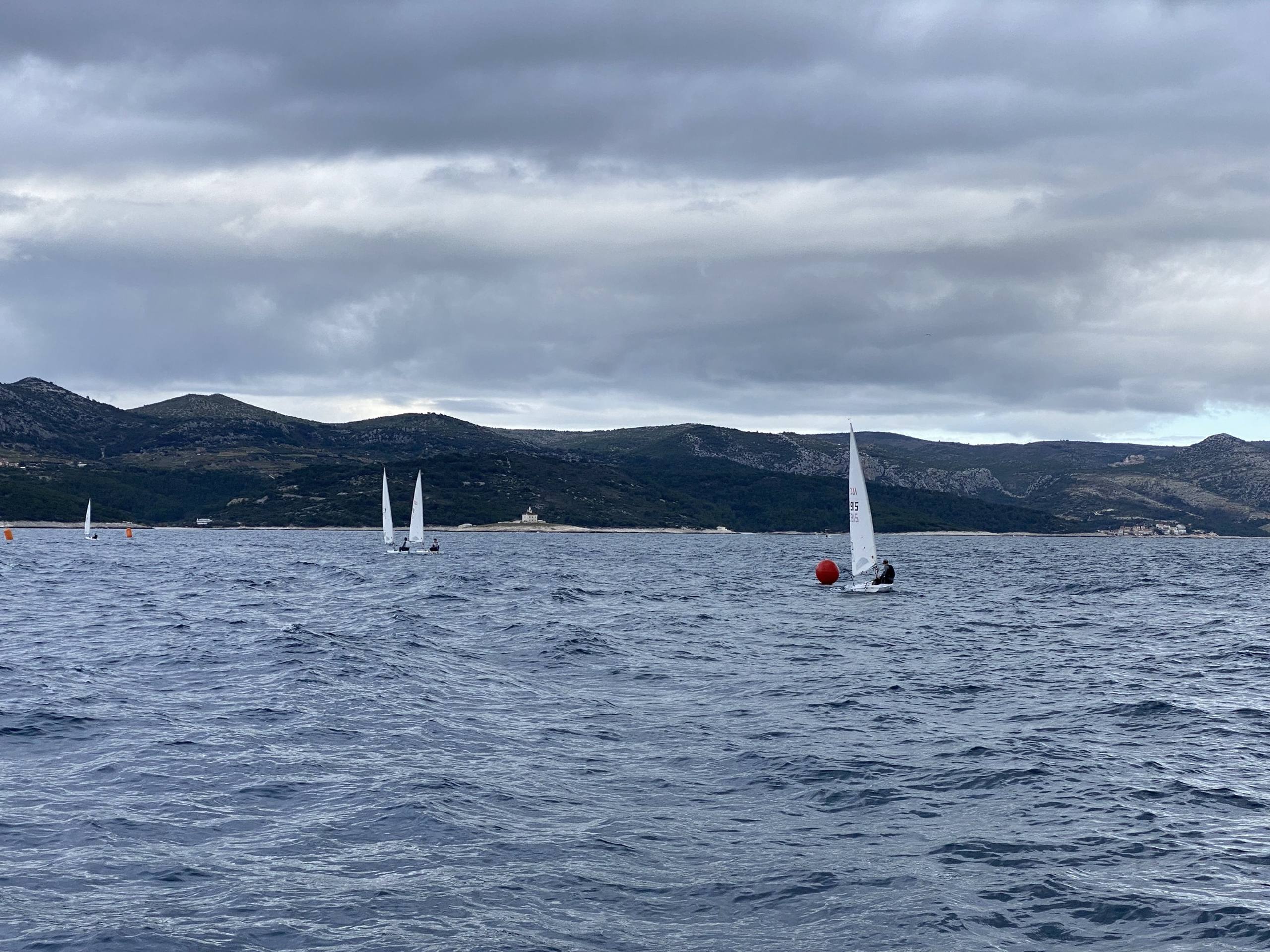 44. Međunarodna novogodišnja regata, Hvar, prosinac 2021. — fotografija 55 od 100