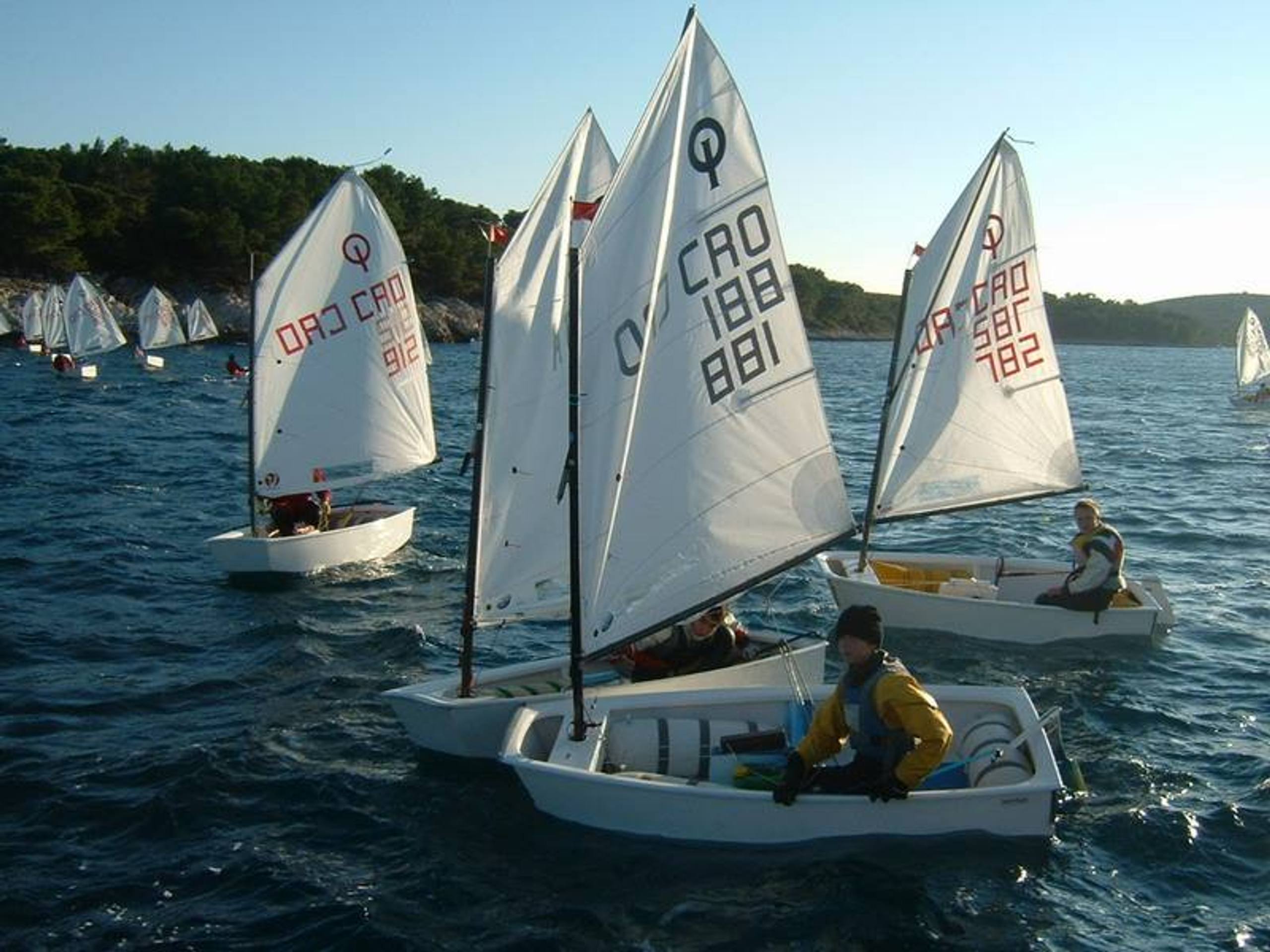 28. Međunarodna novogodišnja regata, Hvar, prosinac 2004. — fotografija 89 od 105
