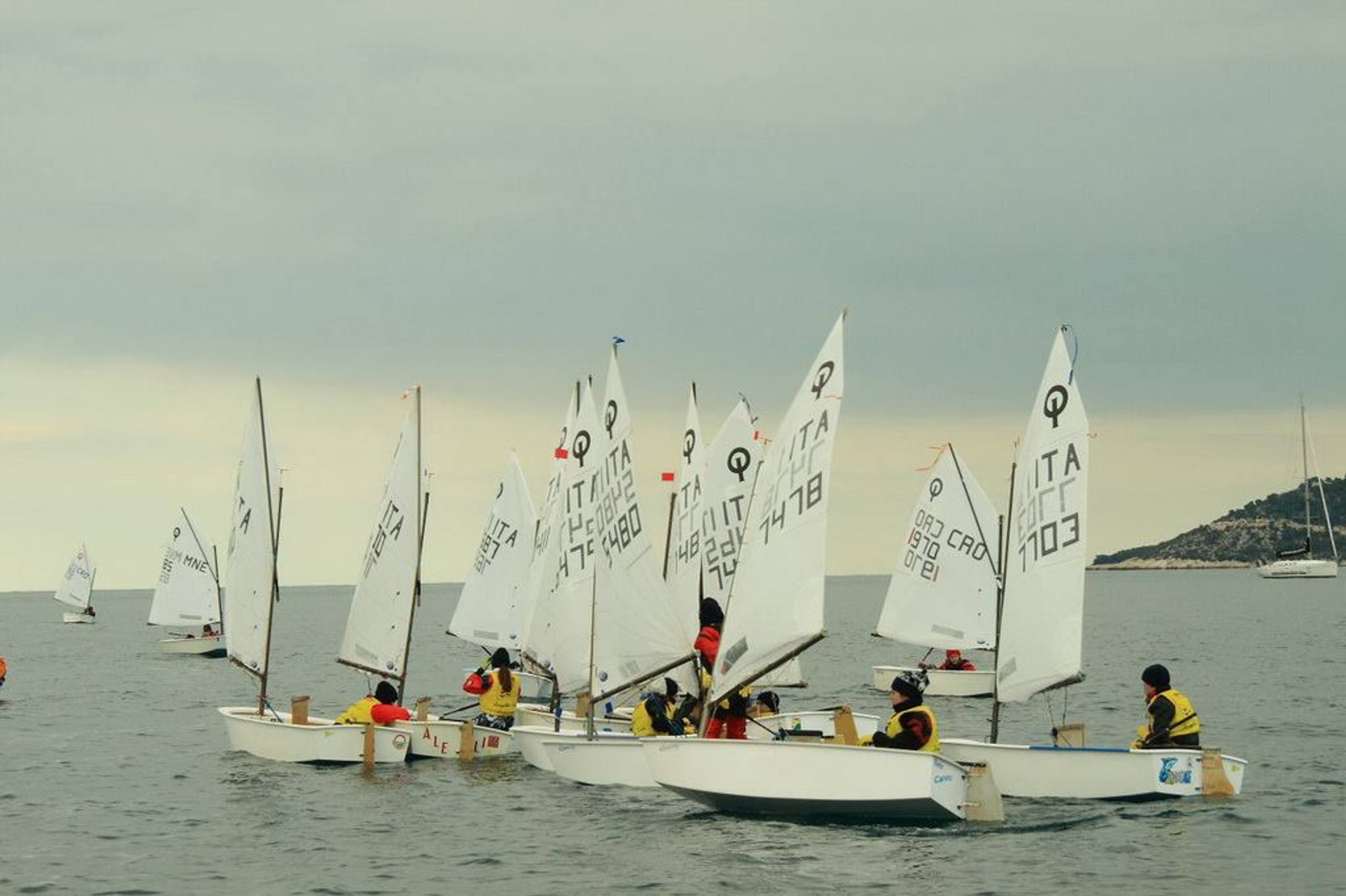 34. Međunarodna novogodišnja regata — Cucin, Hvar, prosinac 2010. — fotografija 33 od 78