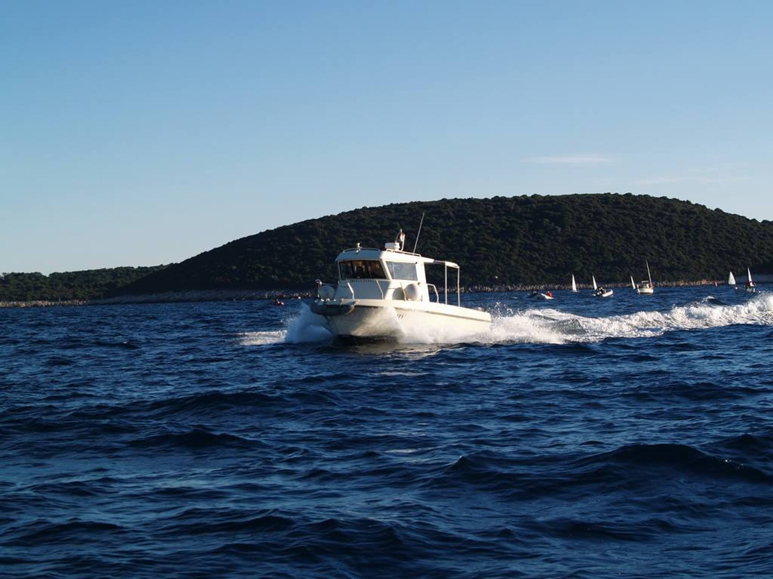 34. Međunarodna novogodišnja regata — K&B, Hvar, prosinac 2010. — fotografija 13 od 50