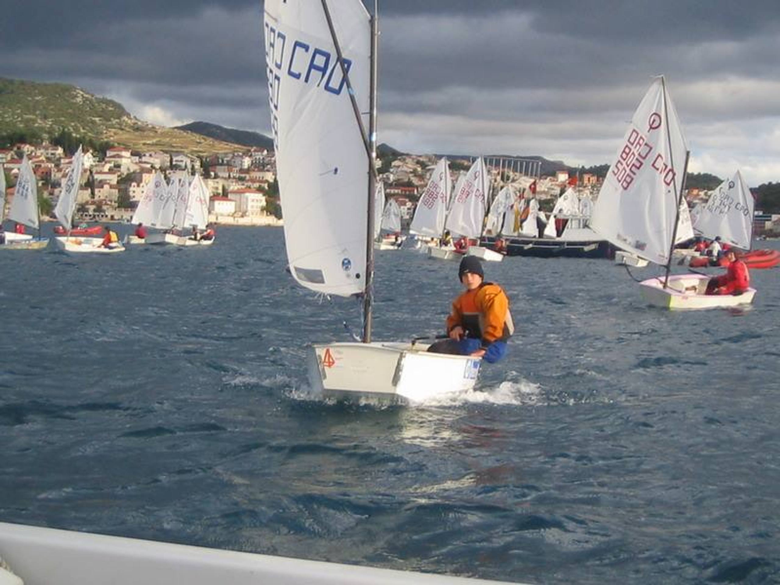 28. Međunarodna novogodišnja regata, Hvar, prosinac 2004. — fotografija 17 od 105