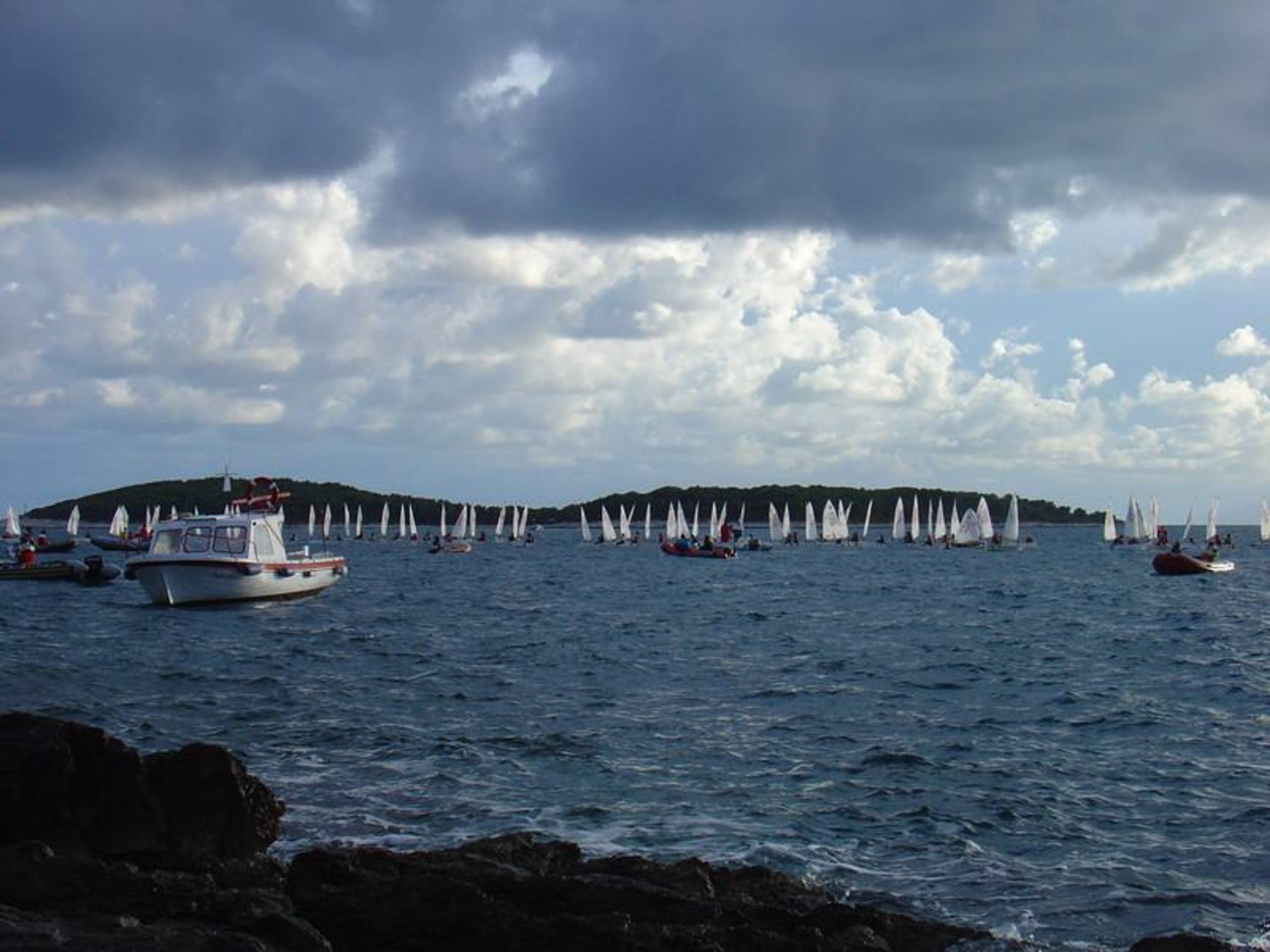 28. Međunarodna novogodišnja regata, Hvar, prosinac 2004. — fotografija 11 od 105