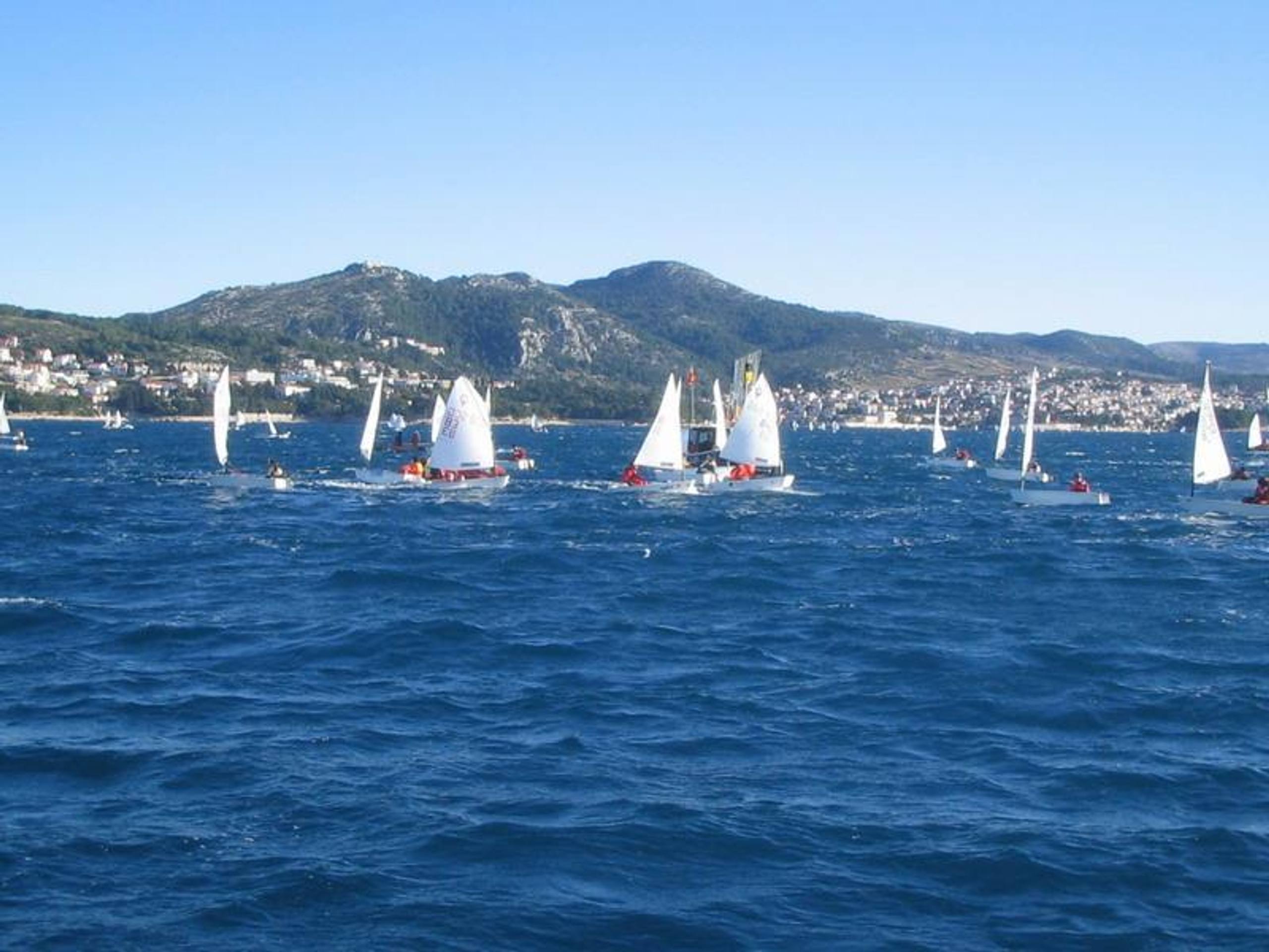 28. Međunarodna novogodišnja regata, Hvar, prosinac 2004. — fotografija 54 od 105
