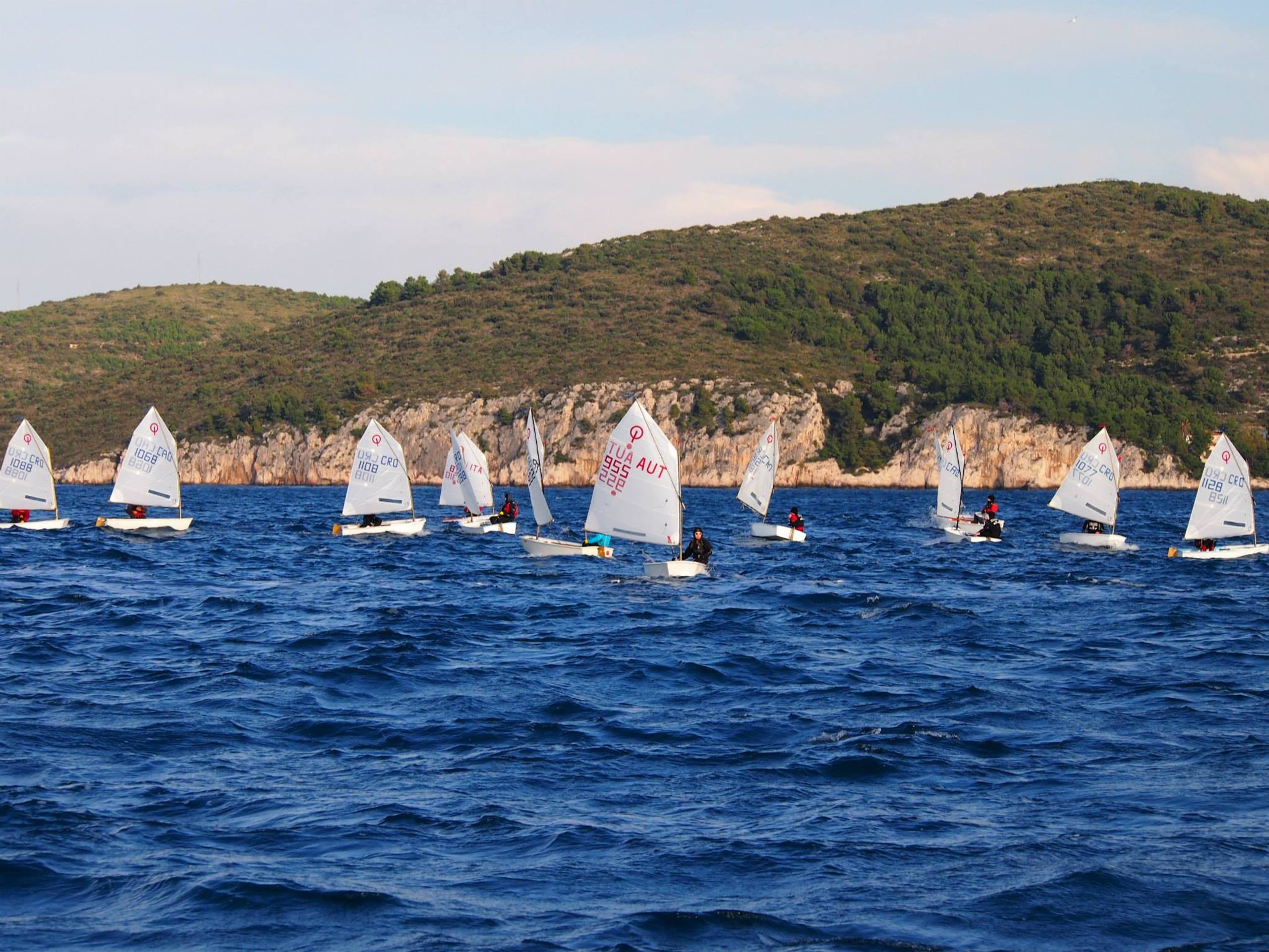38. Međunarodna novogodišnja regata — Optimist, Hvar, prosinac 2014. — fotografija 34 od 57 (foto: Viktorija Nižetić)