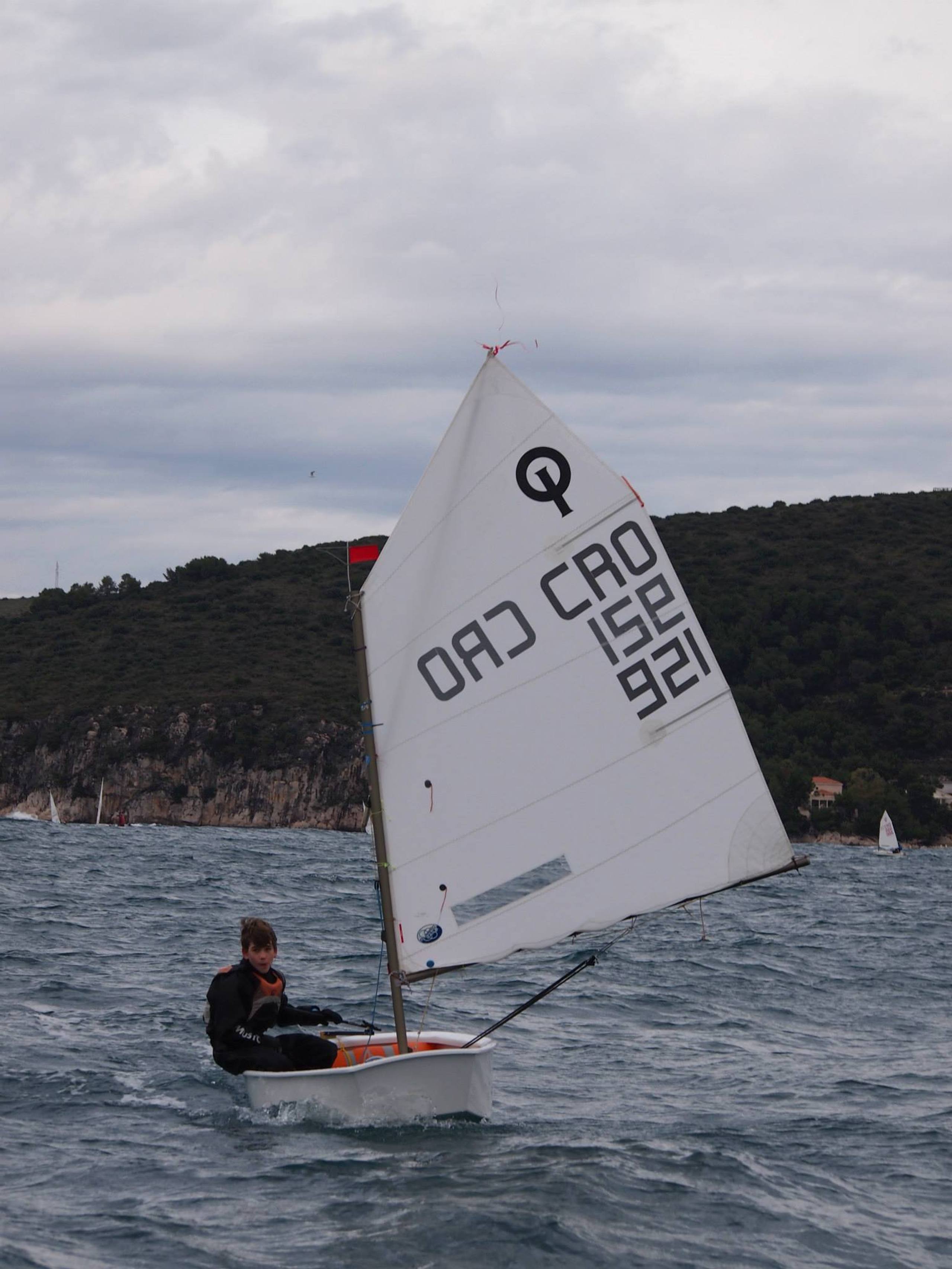 38. Međunarodna novogodišnja regata — Optimist, Hvar, prosinac 2014. — fotografija 8 od 57 (foto: Viktorija Nižetić)