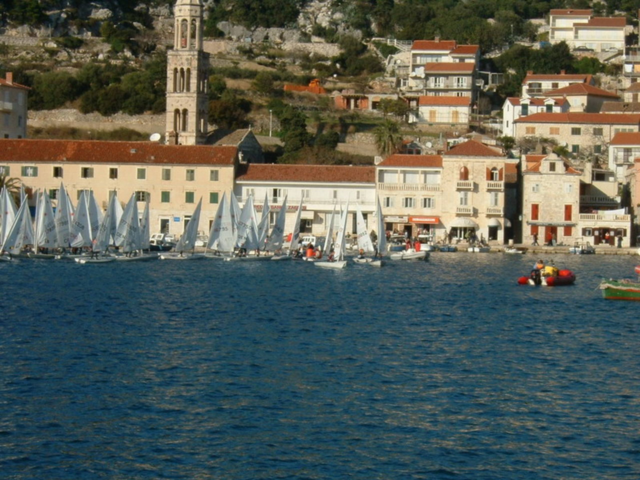 28. međunarodna novogodišnja regata, Hvar, 31. 12. 2004.