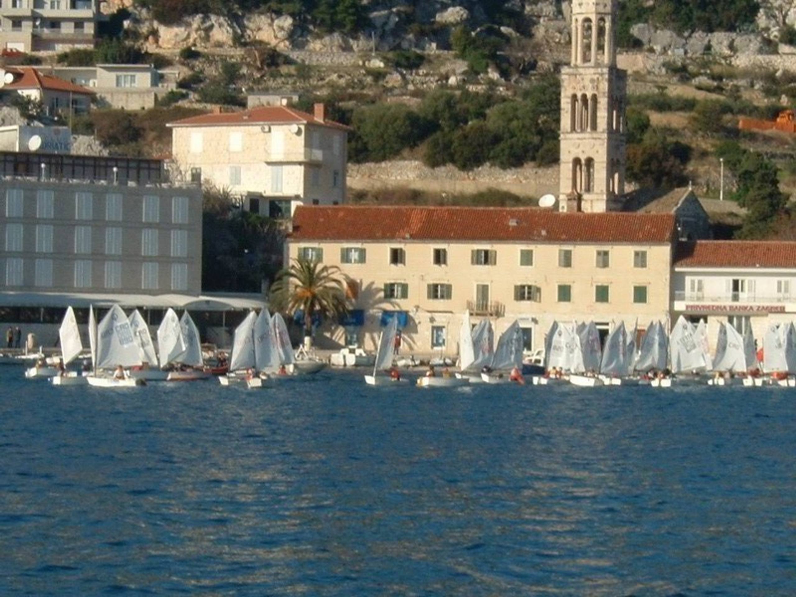 28. međunarodna novogodišnja regata, Hvar, 31. 12. 2004.