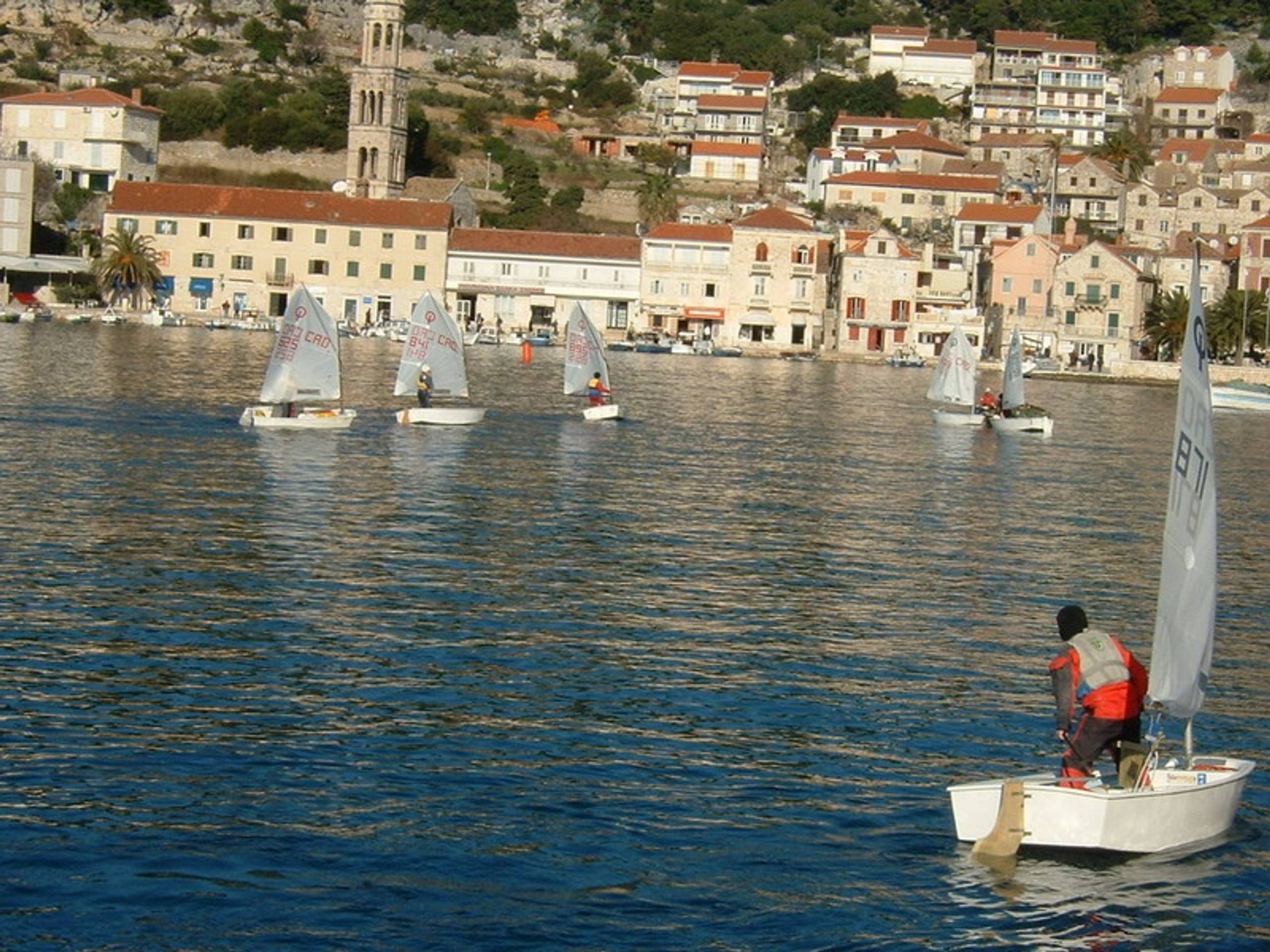 28. međunarodna novogodišnja regata, Hvar, 31. 12. 2004.