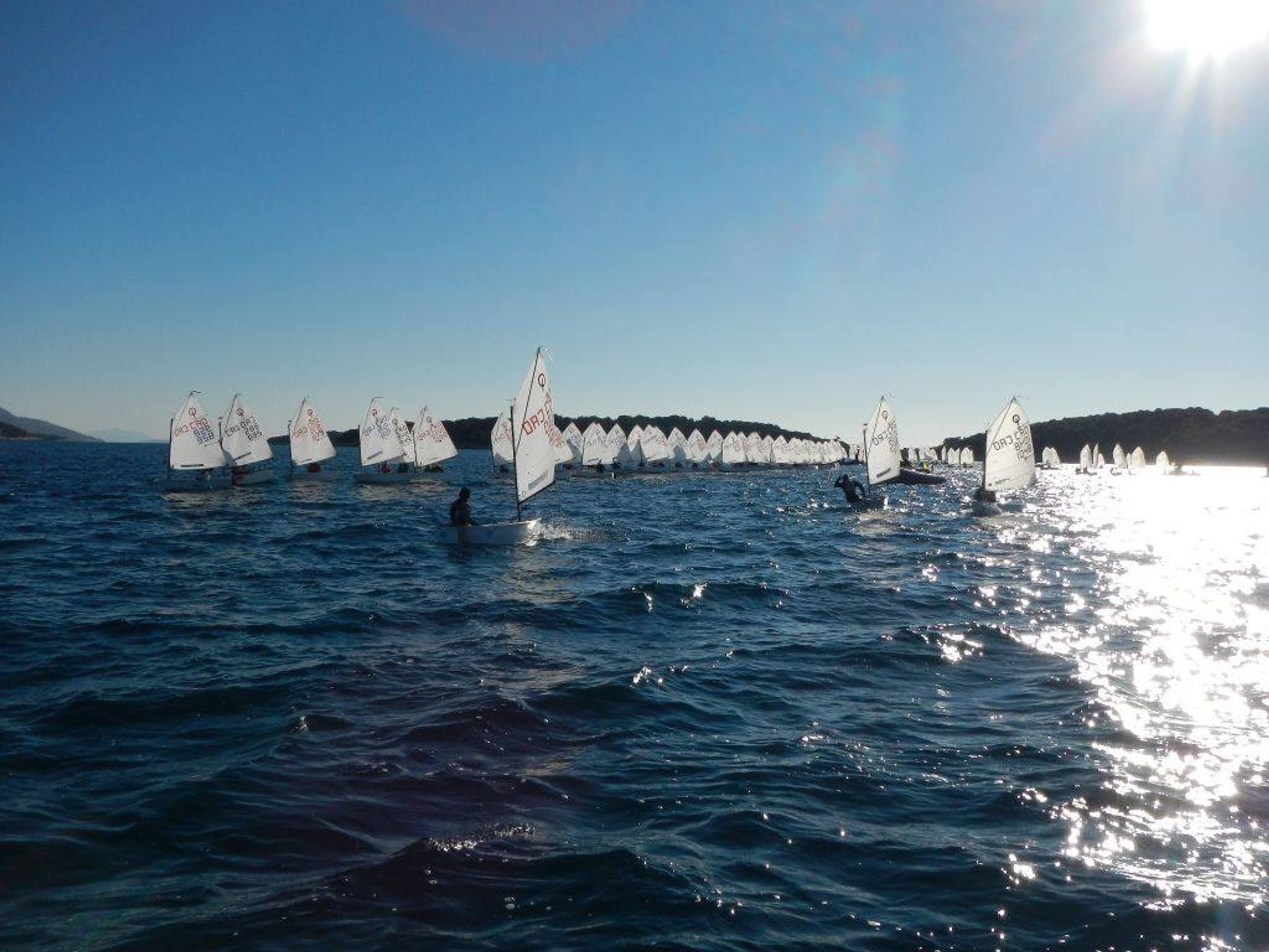 36. Međunarodna novogodišnja regata — Prvenstvo Hrvatske u klasi Optimist, Hvar, prosinac 2012. — fotografija 16 od 65