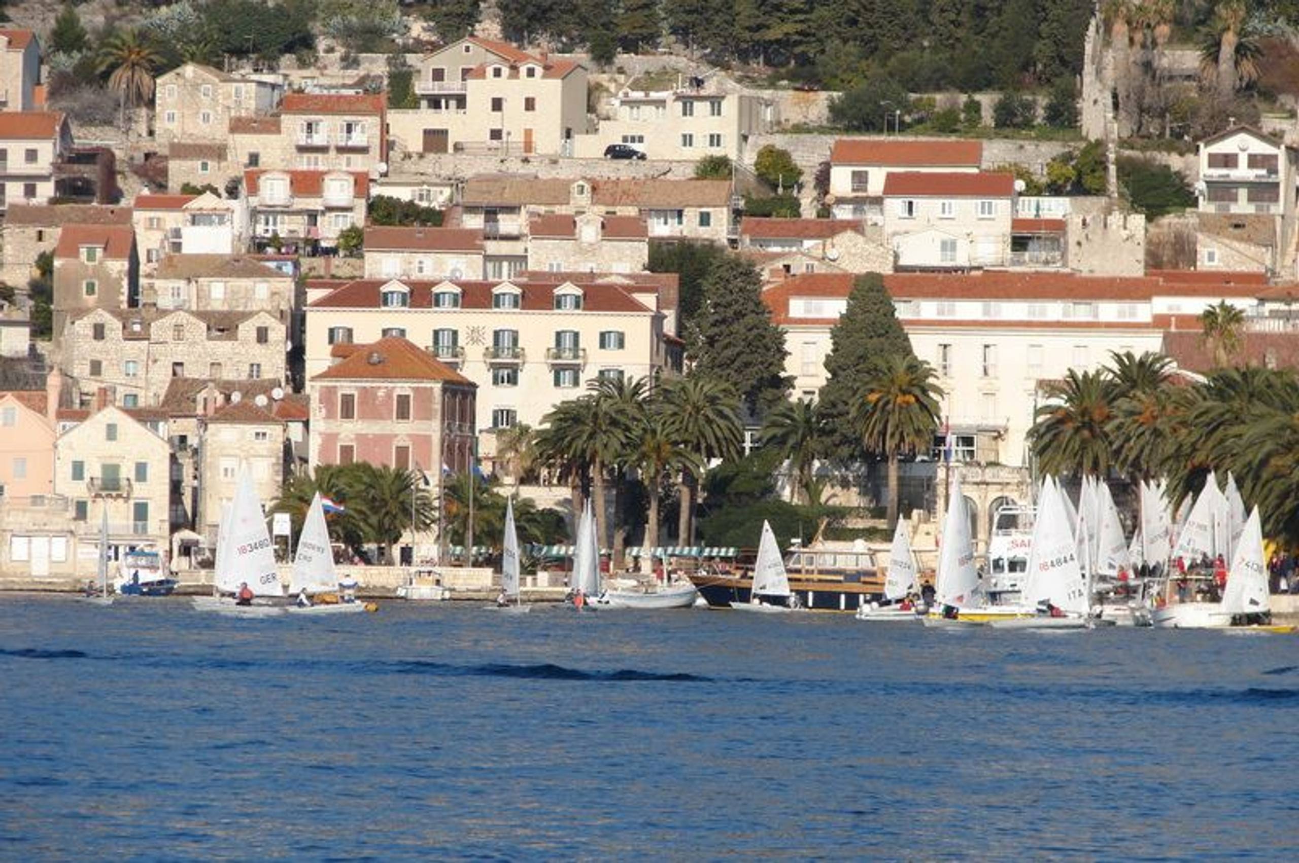 31. Međunarodna novogodišnja regata, Hvar, prosinac 2007. — fotografija 1 od 79