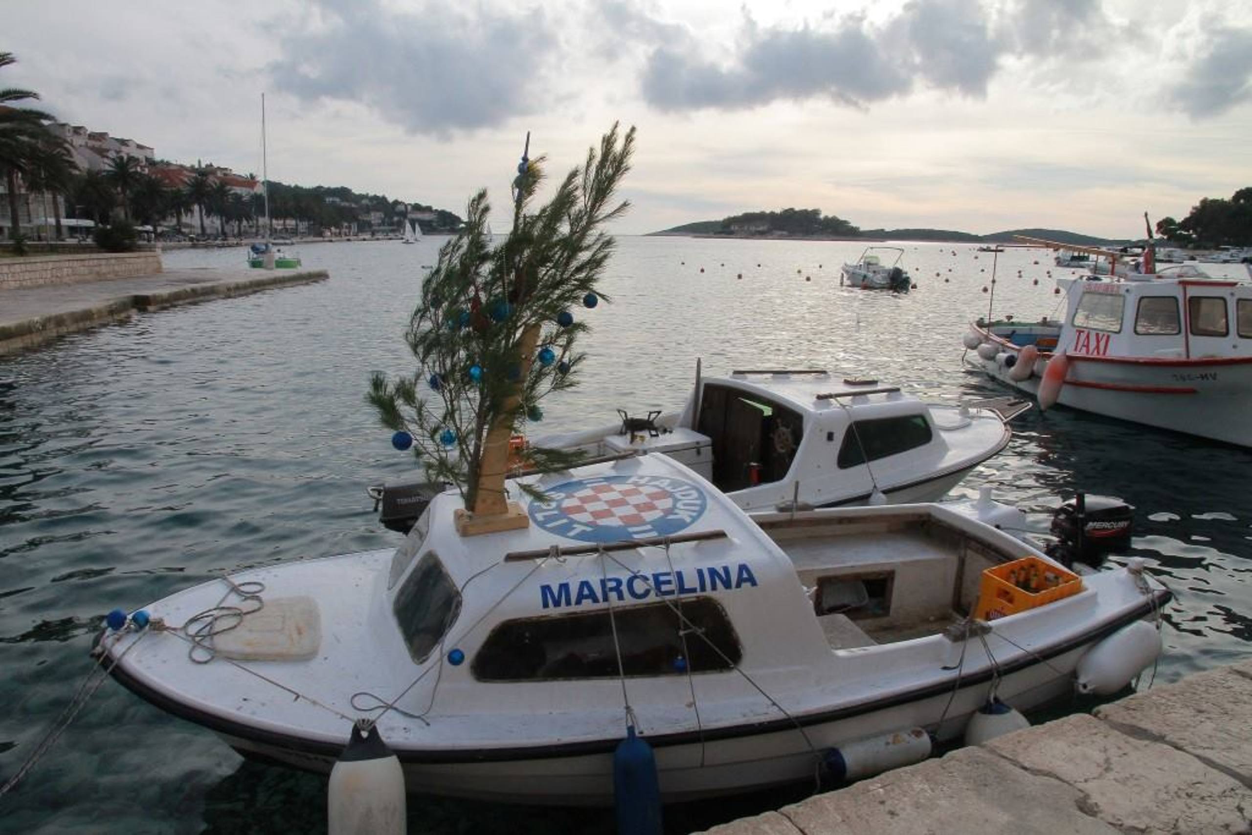 37. Međunarodna novogodišnja regata — Kragić, Hvar, prosinac 2013. — fotografija 63 od 100