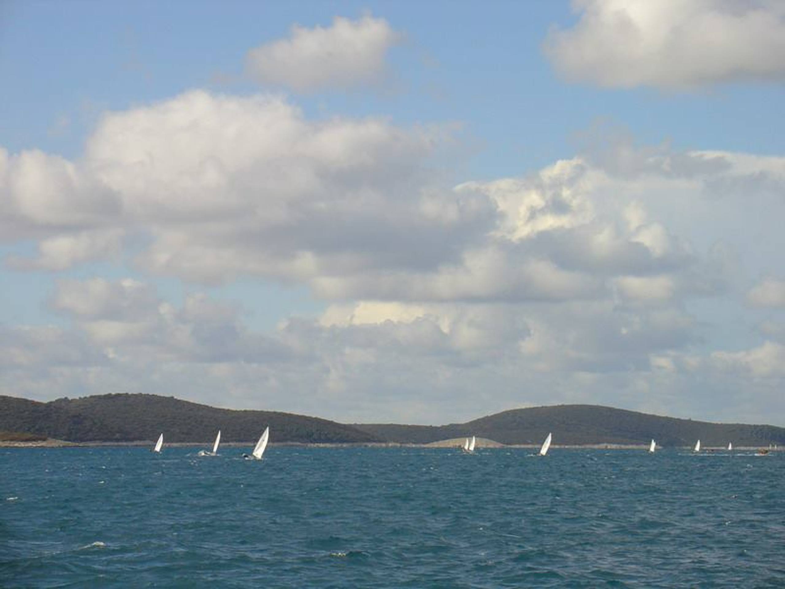 28. Međunarodna novogodišnja regata, Hvar, prosinac 2004. — fotografija 1 od 105